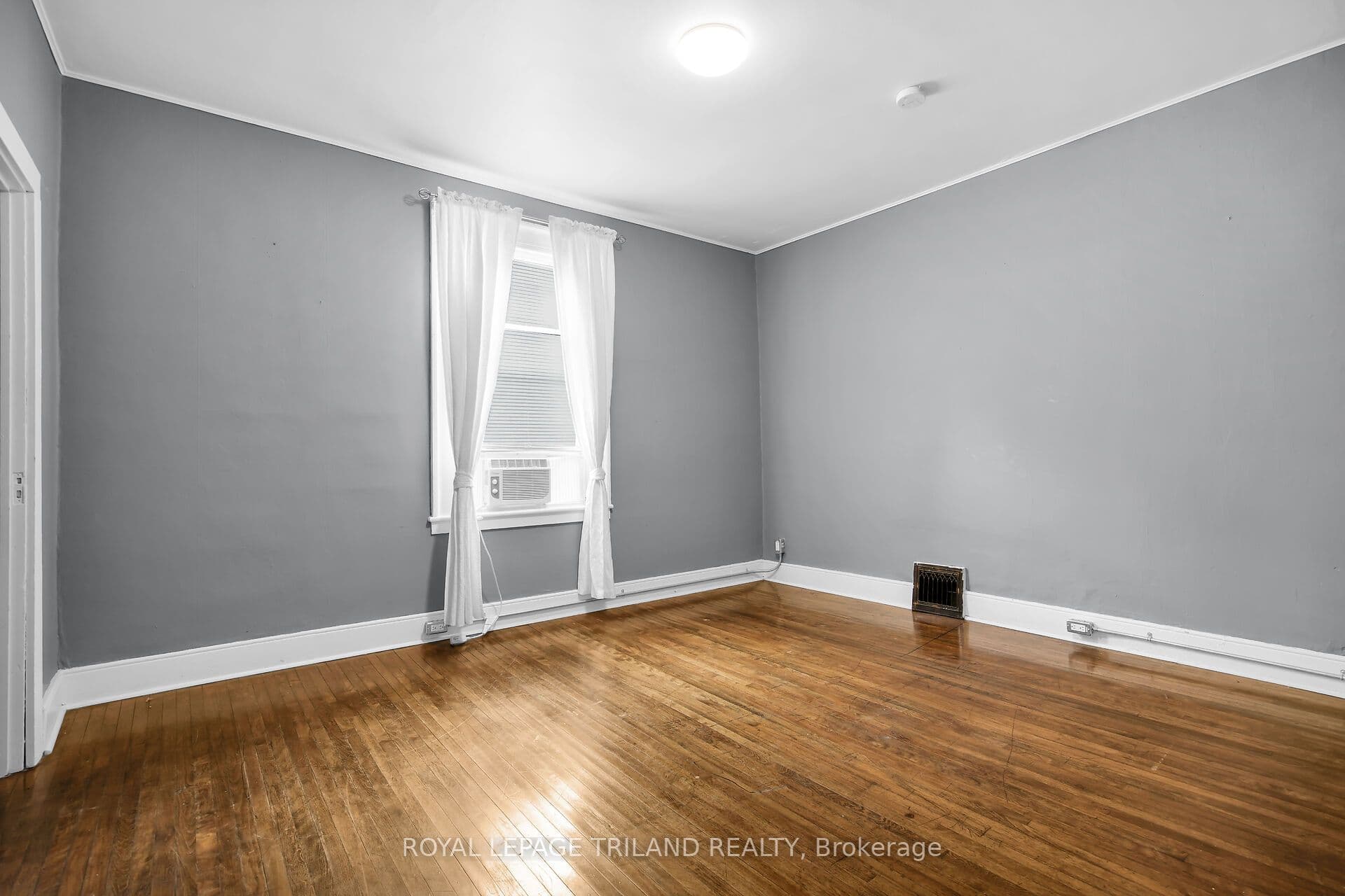 122 Centre Street 2, St. Thomas, ON N5R 2Z9