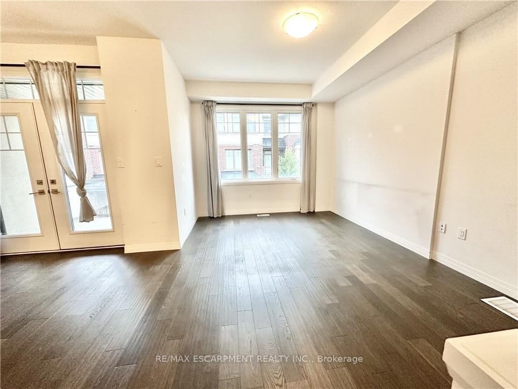 16 Ritchie Lane, Hamilton, ON L9G 3K9
