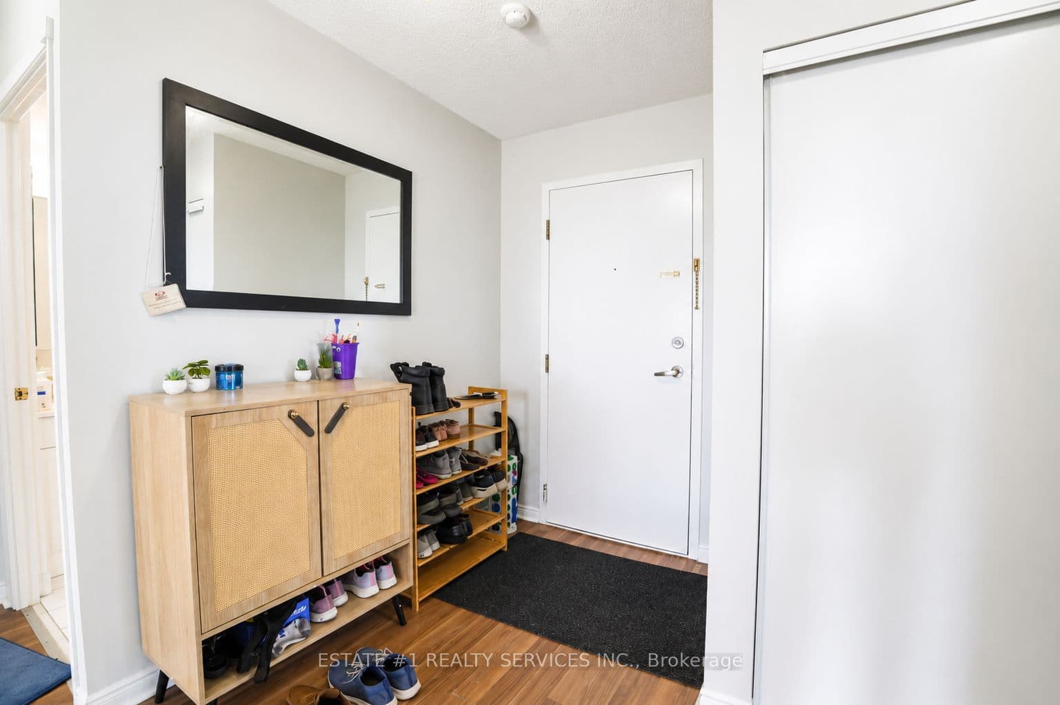 135 Hillcrest Avenue 904, Mississauga, ON L5B 4B1