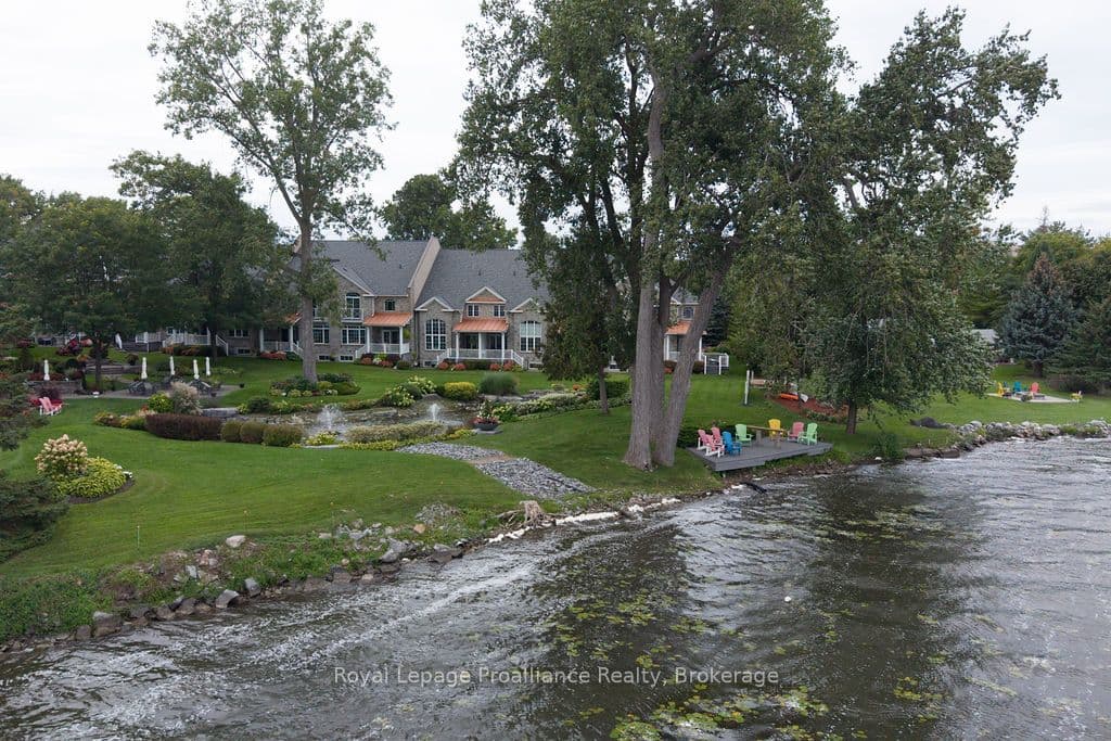 20 Gracefield Lane, Belleville, ON K8P 5N6