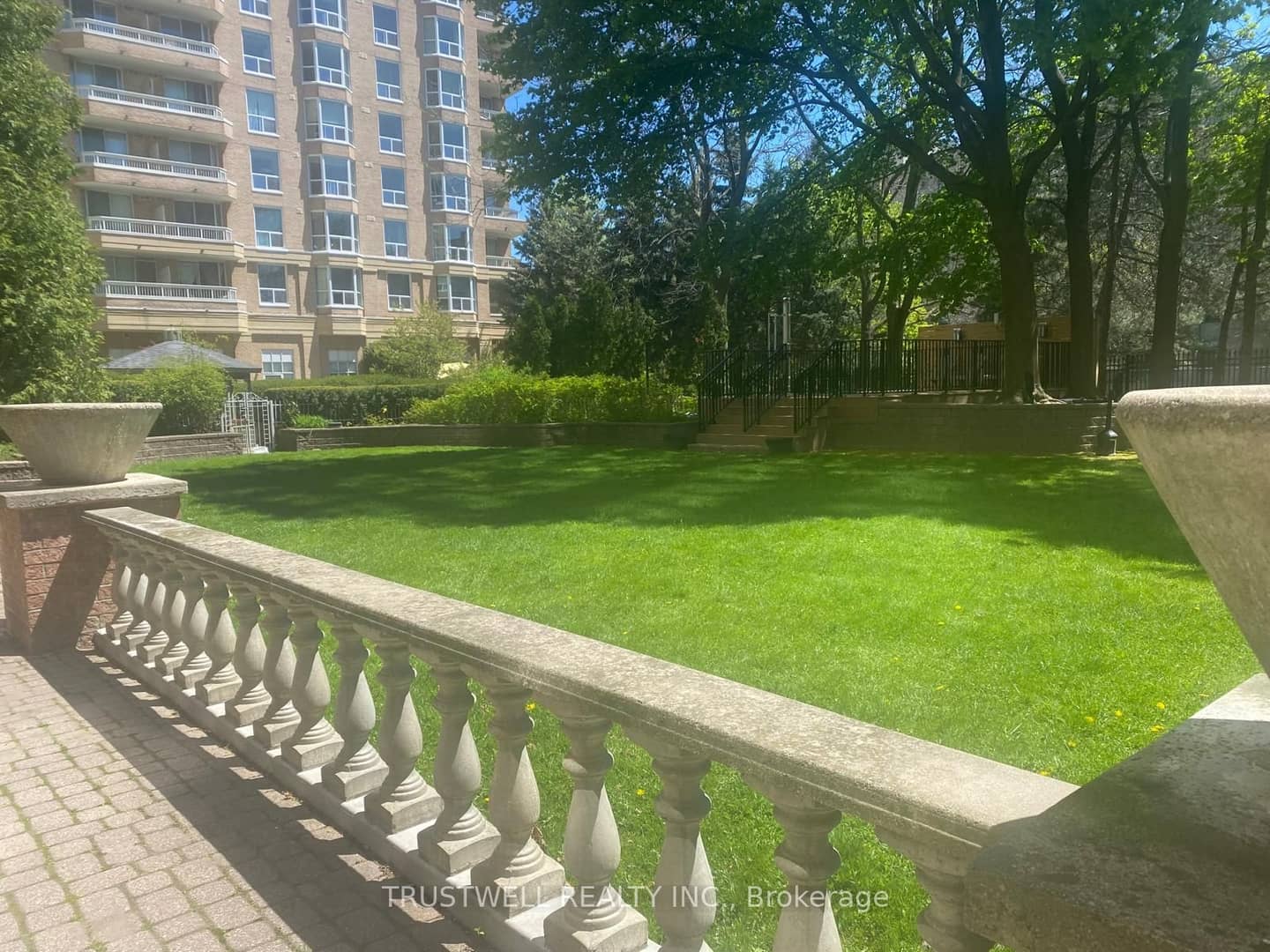 21 Overlea Boulevard 1107, Toronto, ON M4H 1P2