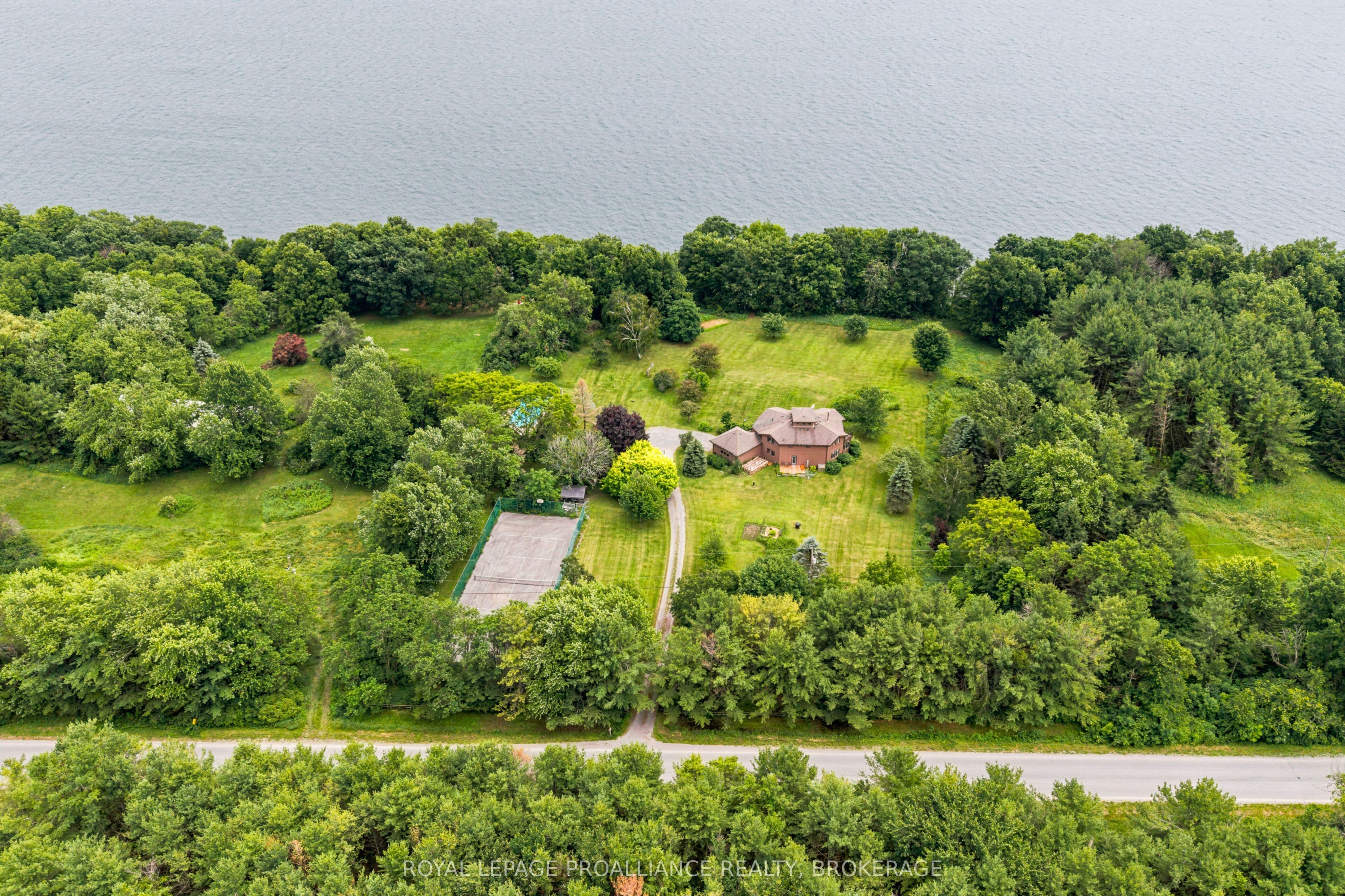 2576 Howe Island Drive, Frontenac Islands, ON K7G 2V6