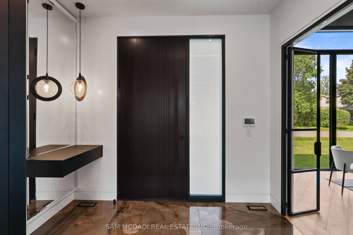2186 Harcourt Crescent, Mississauga, ON L4Y 1W1