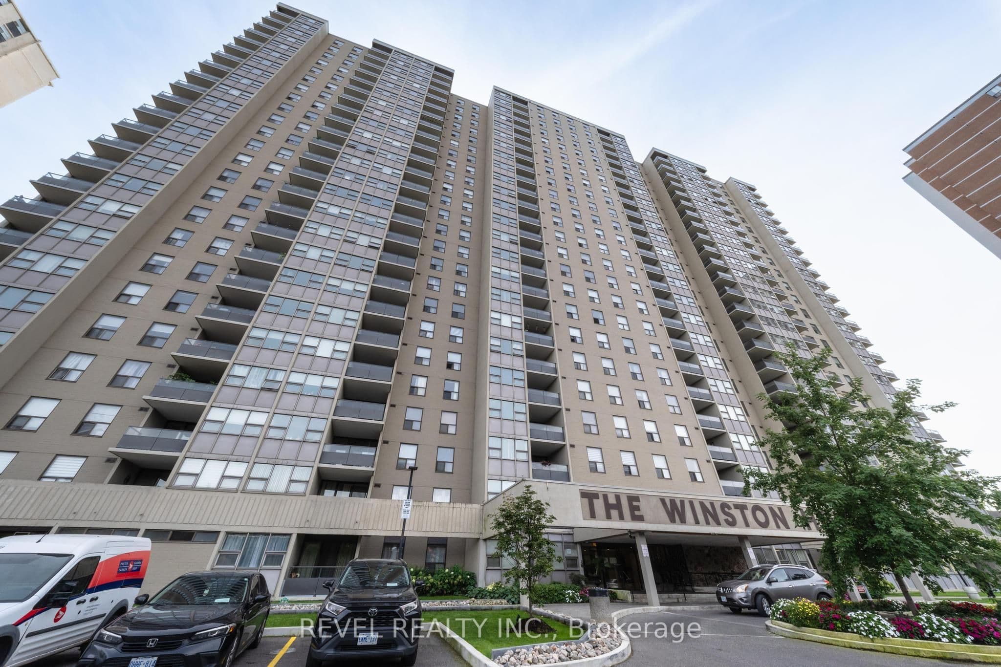 75 Emmett Avenue, Toronto, ON M6M 5A7