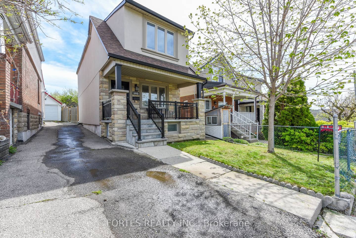 285 Gilbert Avenue, Toronto, ON M6E 4W8