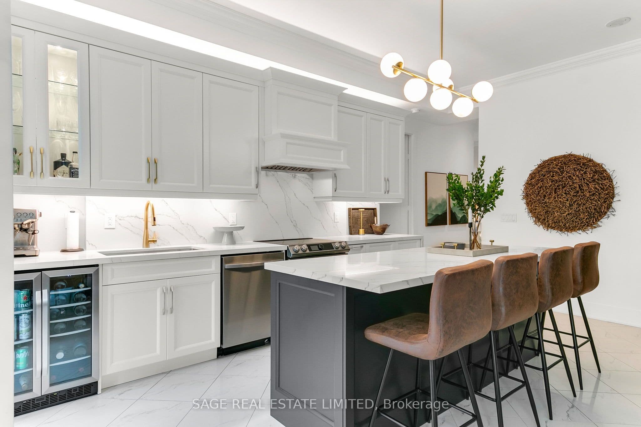 120 Homewood Avenue 118, Toronto, ON M4Y 2J3