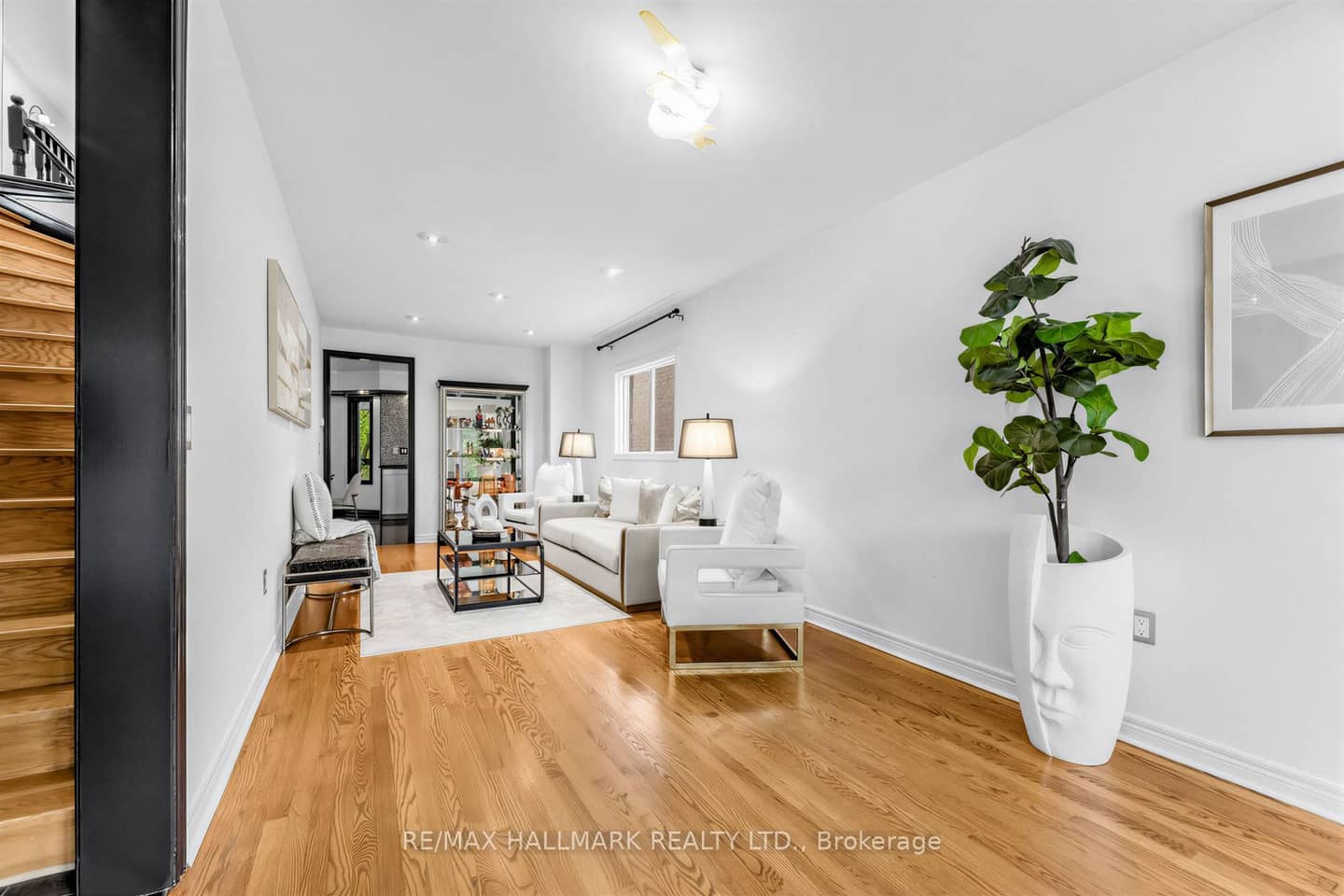 106 Larratt Lane, Richmond Hill, ON L4C 0E3