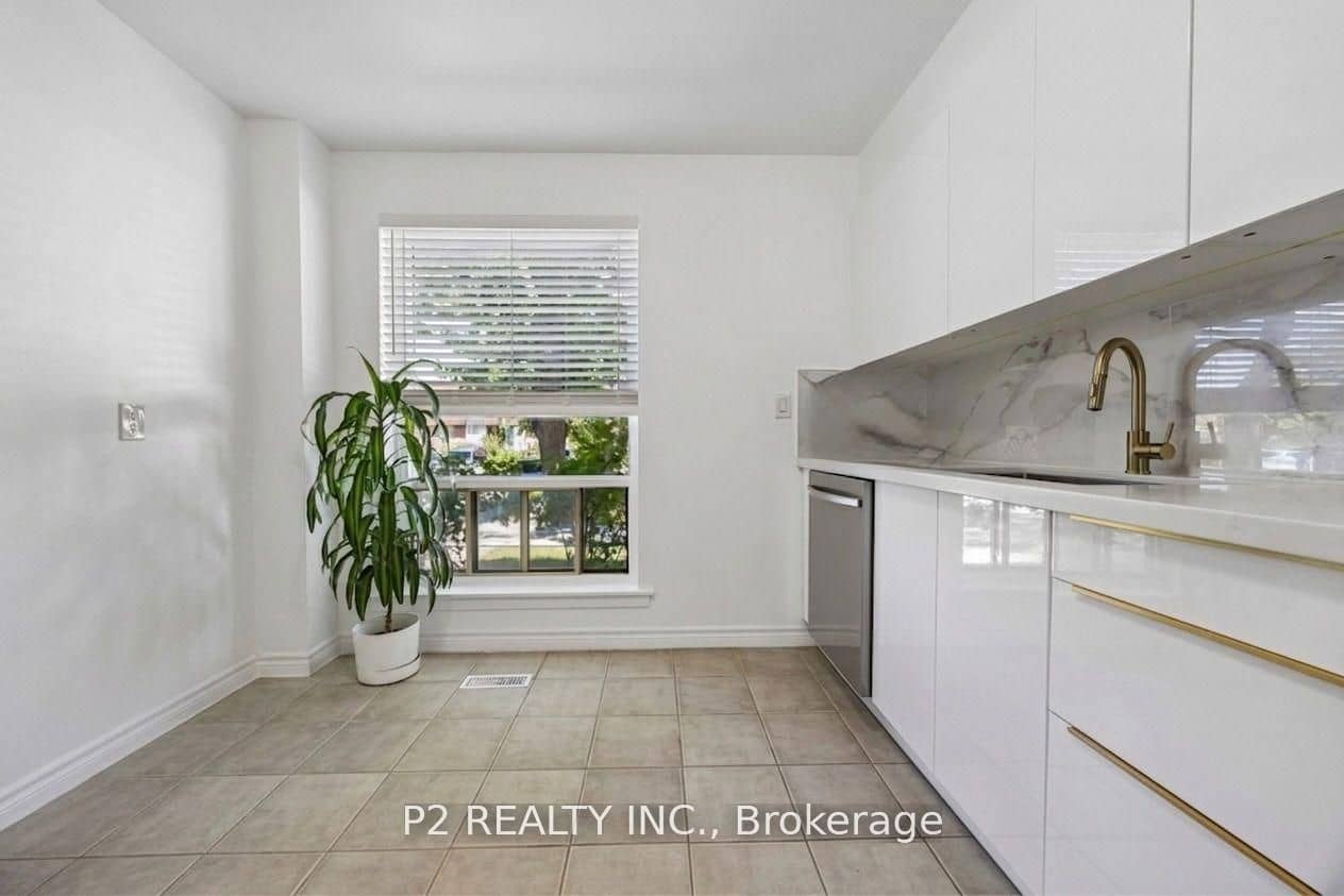 22-25 Gosford Boulevard N 22, Toronto, ON M3N 2G7
