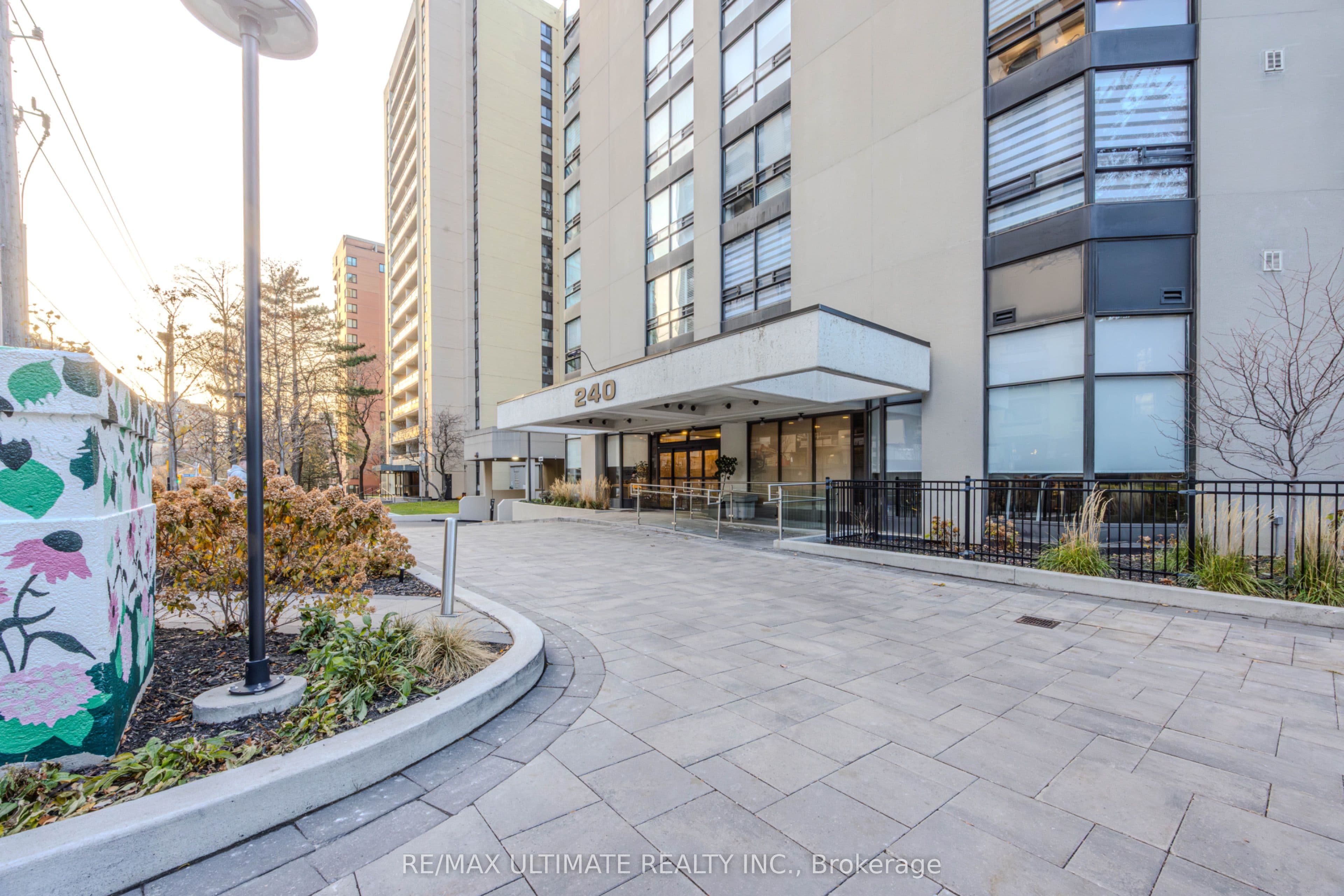 240 Heath Street W 201, Toronto, ON M5P 3L5