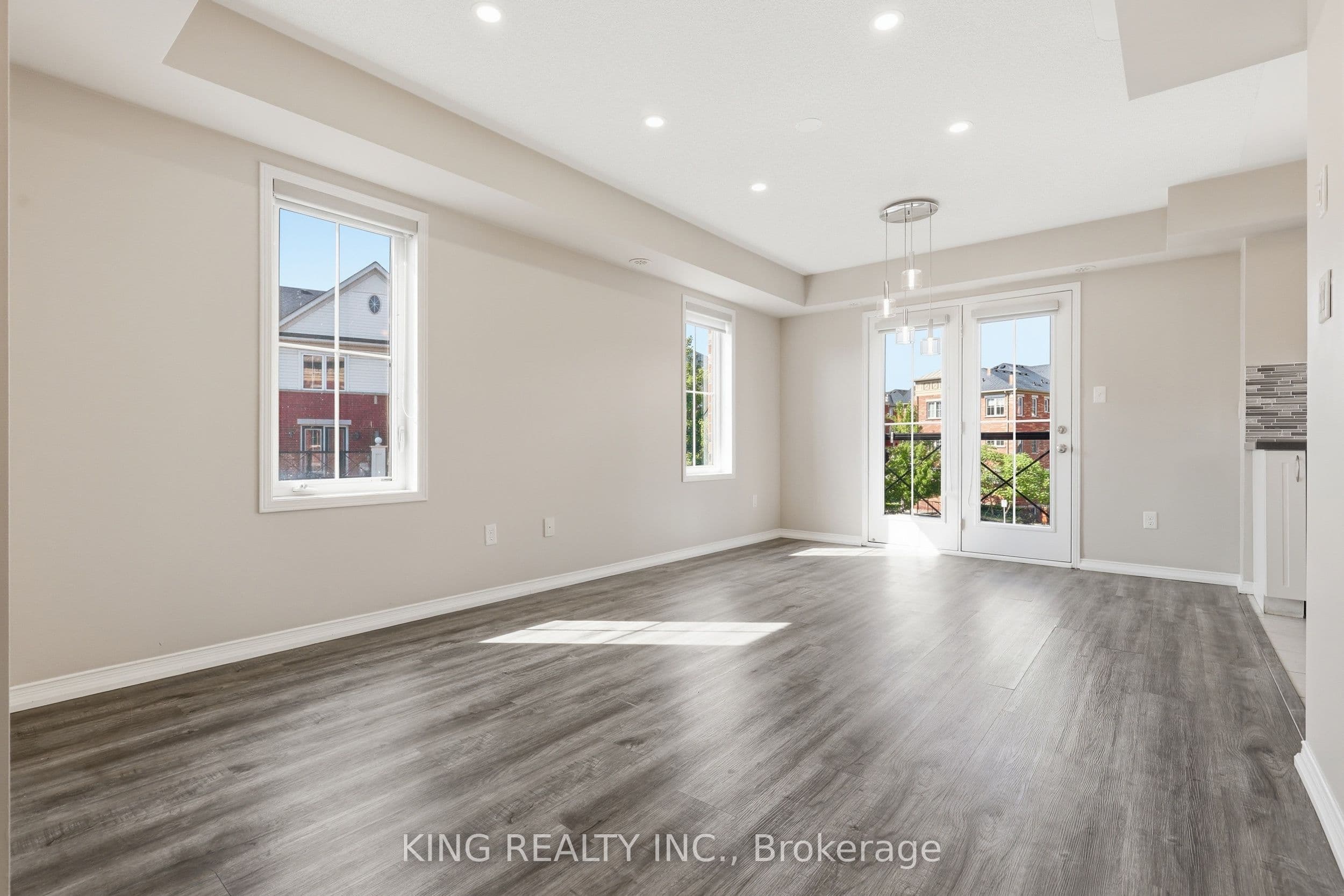 35 Hays Boulevard 8, Oakville, ON L6H 0J1