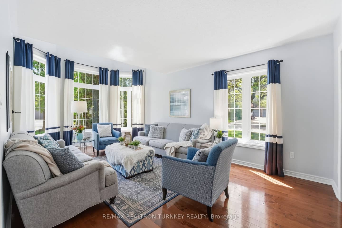 818 Exceller Circle, Newmarket, ON L3X 1P6