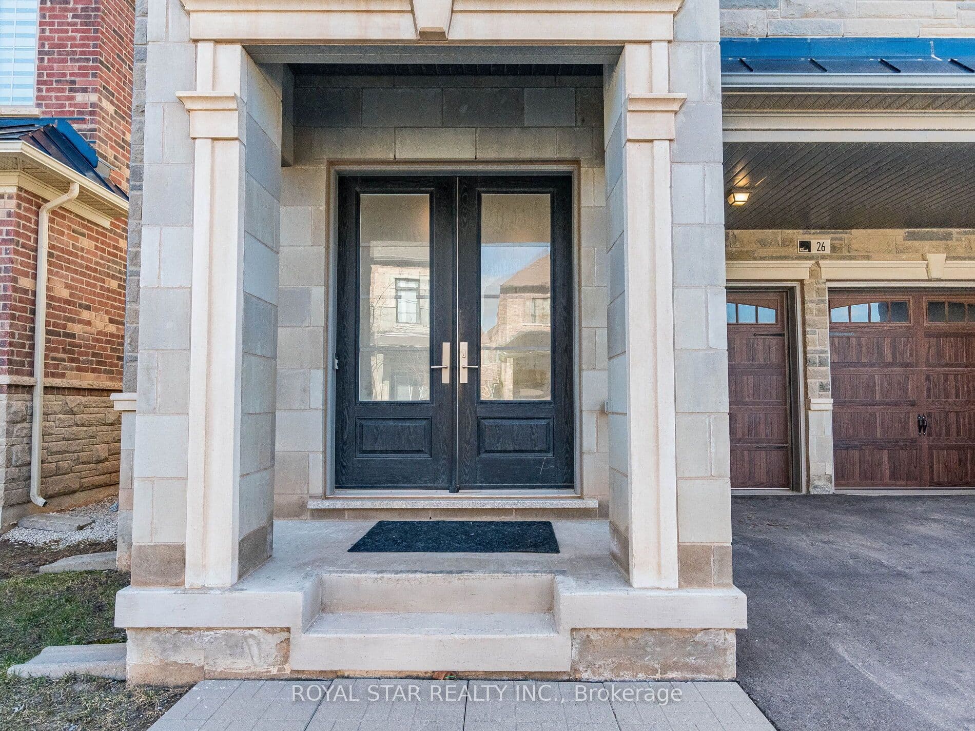 26 Marvin Avenue, Oakville, ON L6H 0Z8