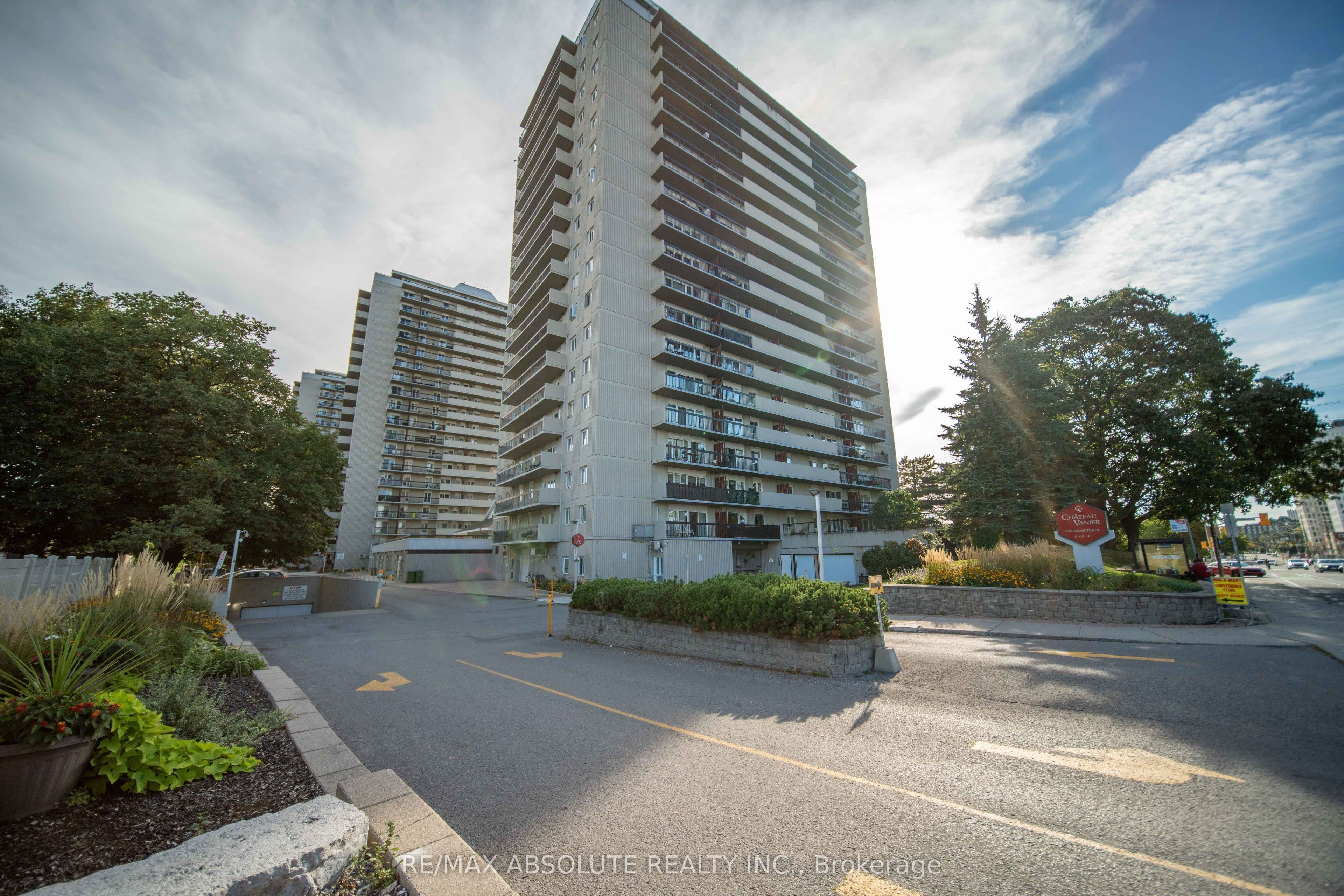 158 A Mcarthur Ave Avenue 510, Vanier and Kingsview Park, ON K1L 7E7
