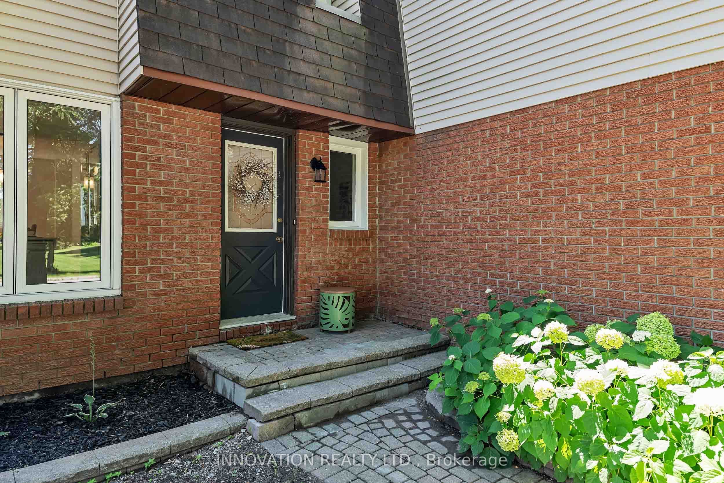 33 Exeter Drive, Barrhaven, ON K2J 1Z9