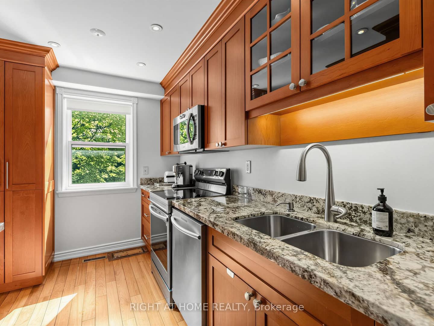 1984 John Street, Markham, ON L3T 1Z1