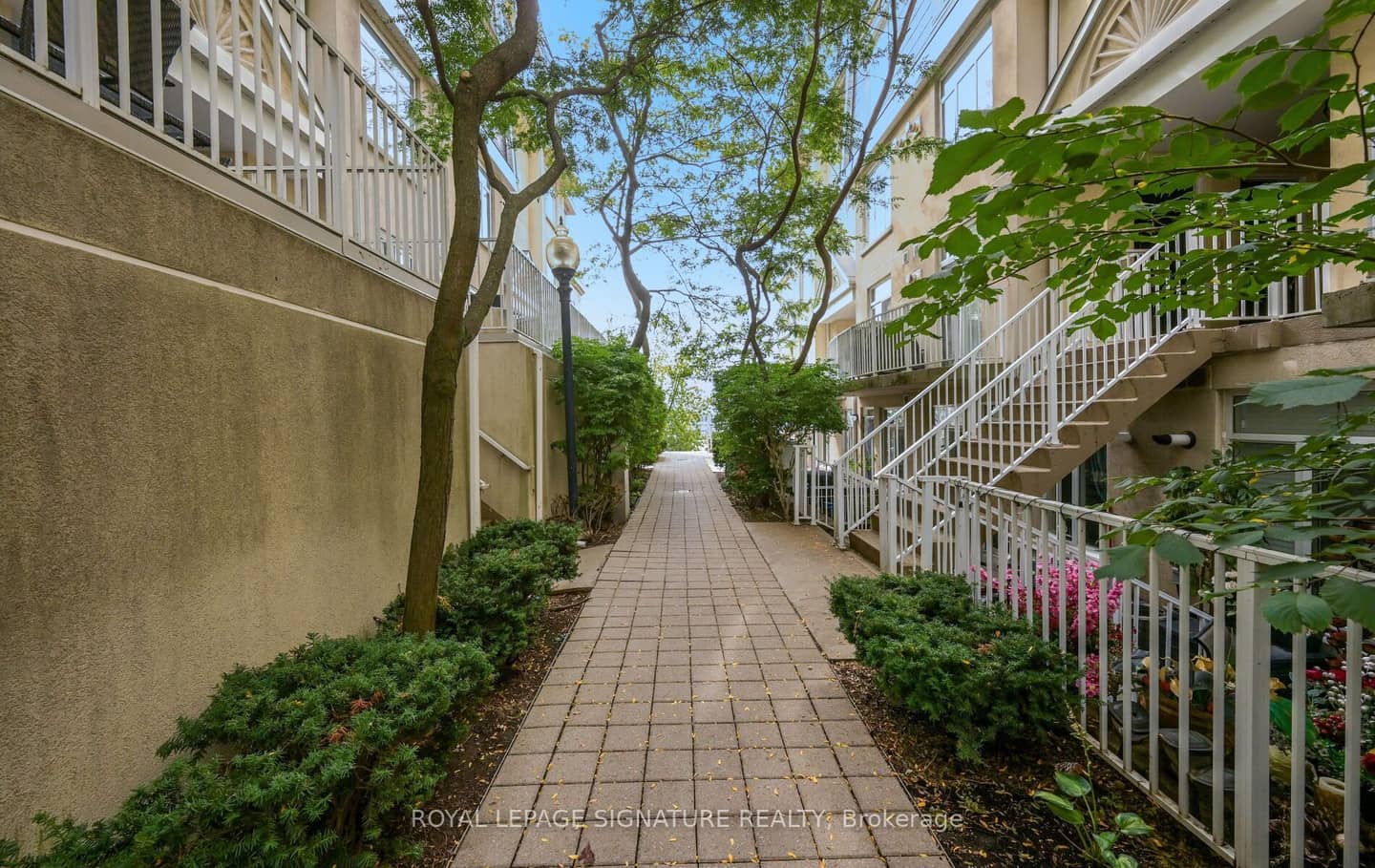36 Stadium Road 555, Toronto, ON M5V 3P4