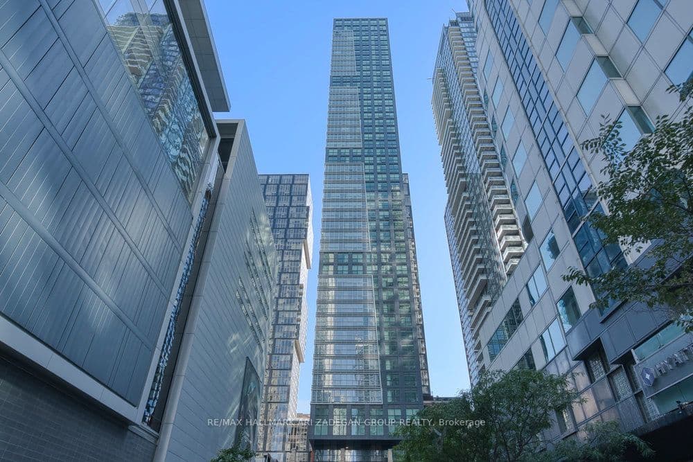 327 King Street W 4003, Toronto, ON M5V 0W7
