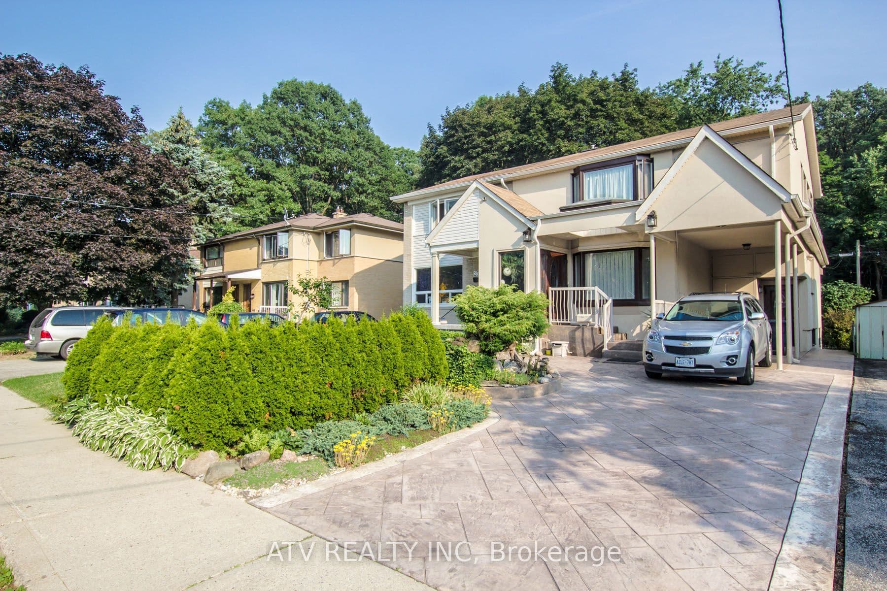 235 Saint Marks Road, Toronto, ON M6S 2J1
