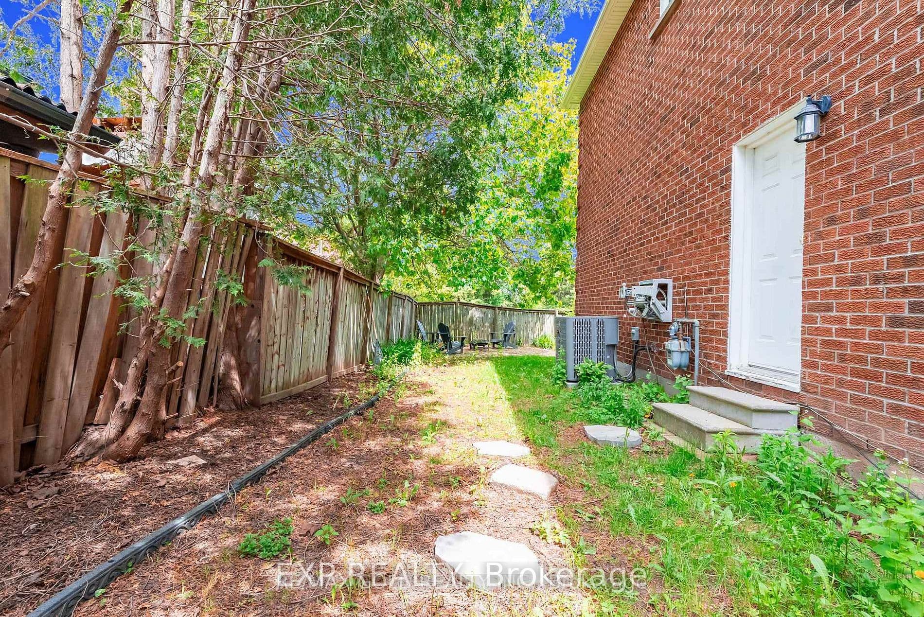 6677 Ganymede Road Lower Level, Mississauga, ON L5N 4V3