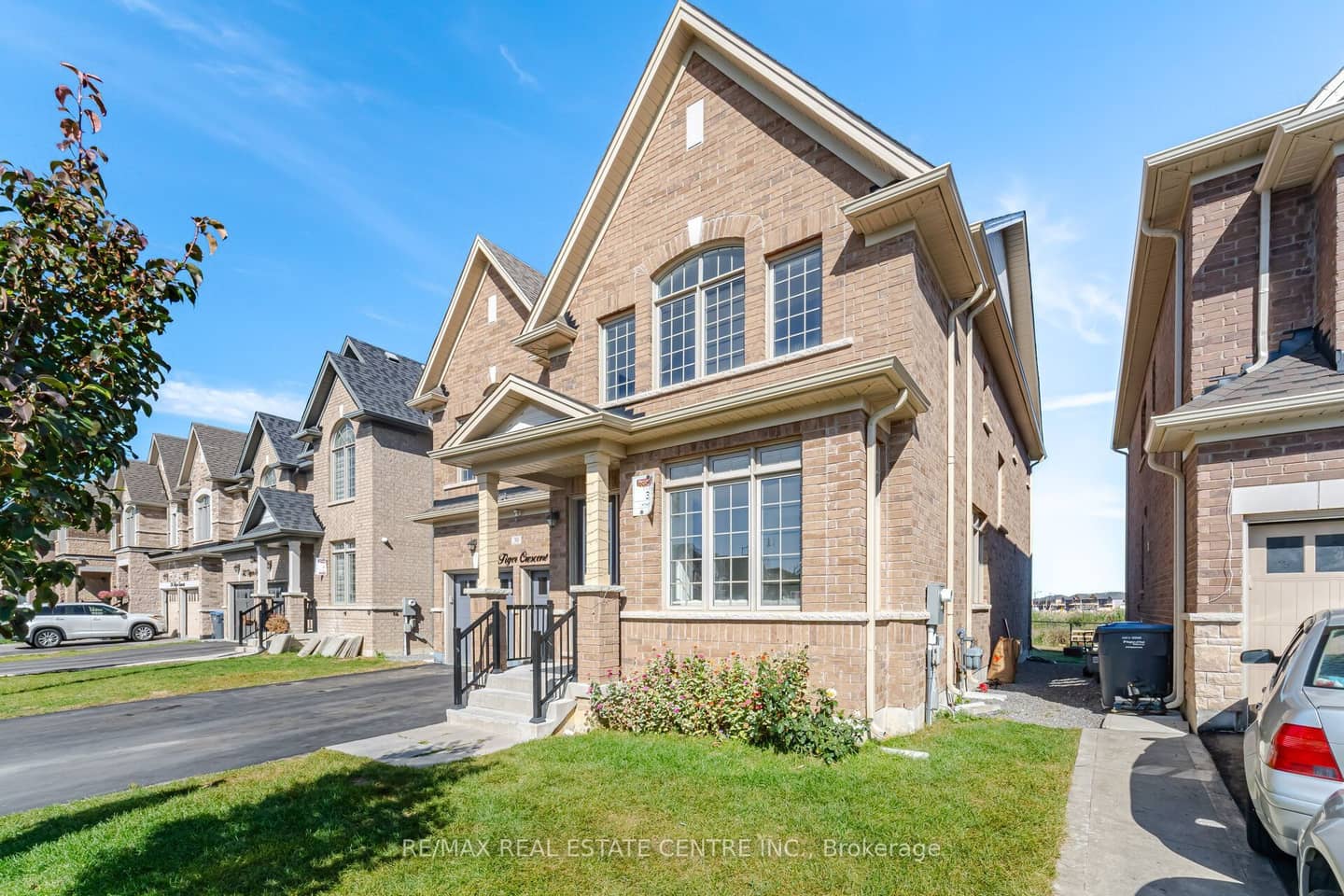 30 Tiger Crescent, Brampton, ON L6R 4C1