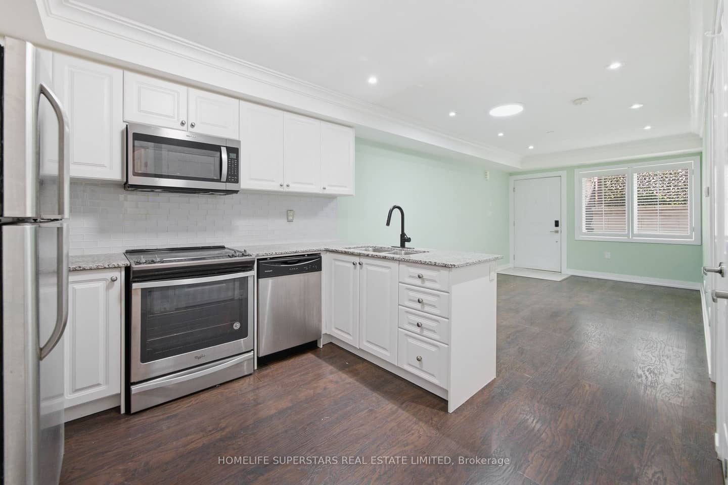 8 Drummond Street 413, Toronto, ON M8V 1Y8