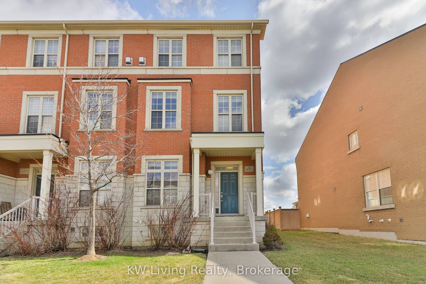 10373 Woodbine Avenue E, Markham, ON L6C 0N9
