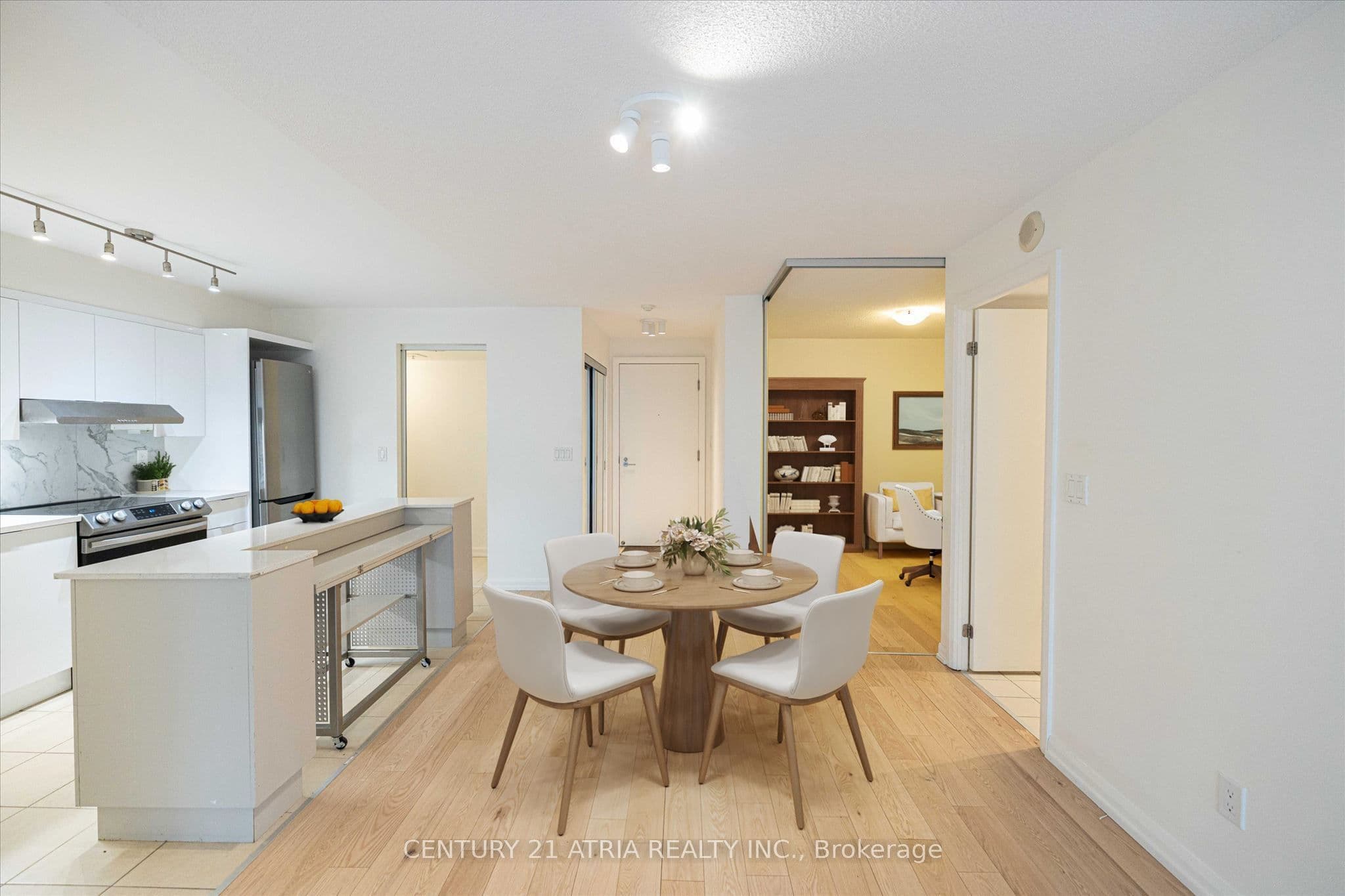 111 Elizabeth Street 606, Toronto, ON M5G 1P7