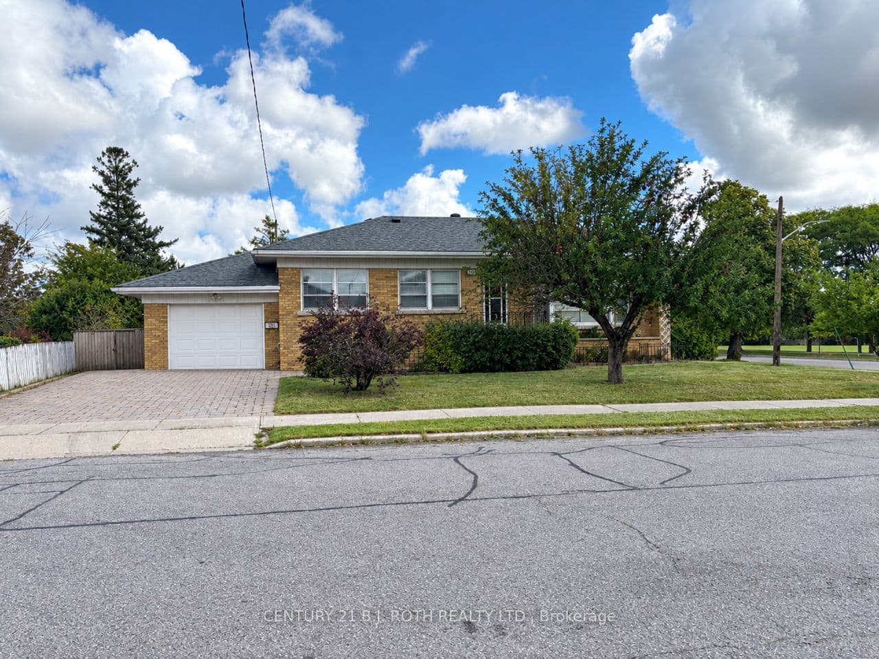 33 Lewiston Road, Toronto, ON M1P 1X8