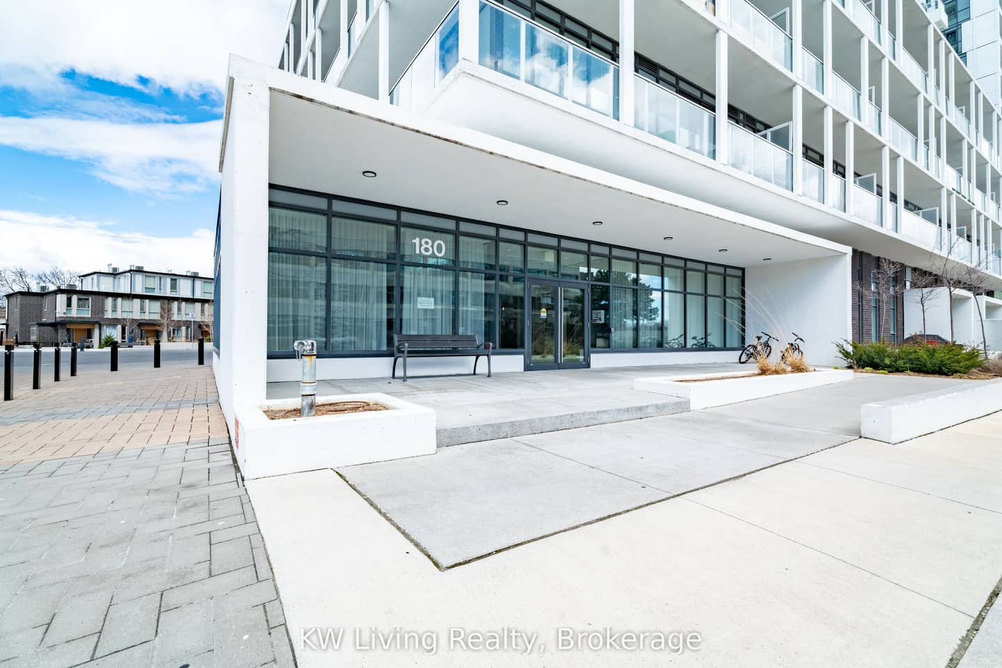 180 Fairview Mall Drive 201, Toronto, ON M2J 0G4