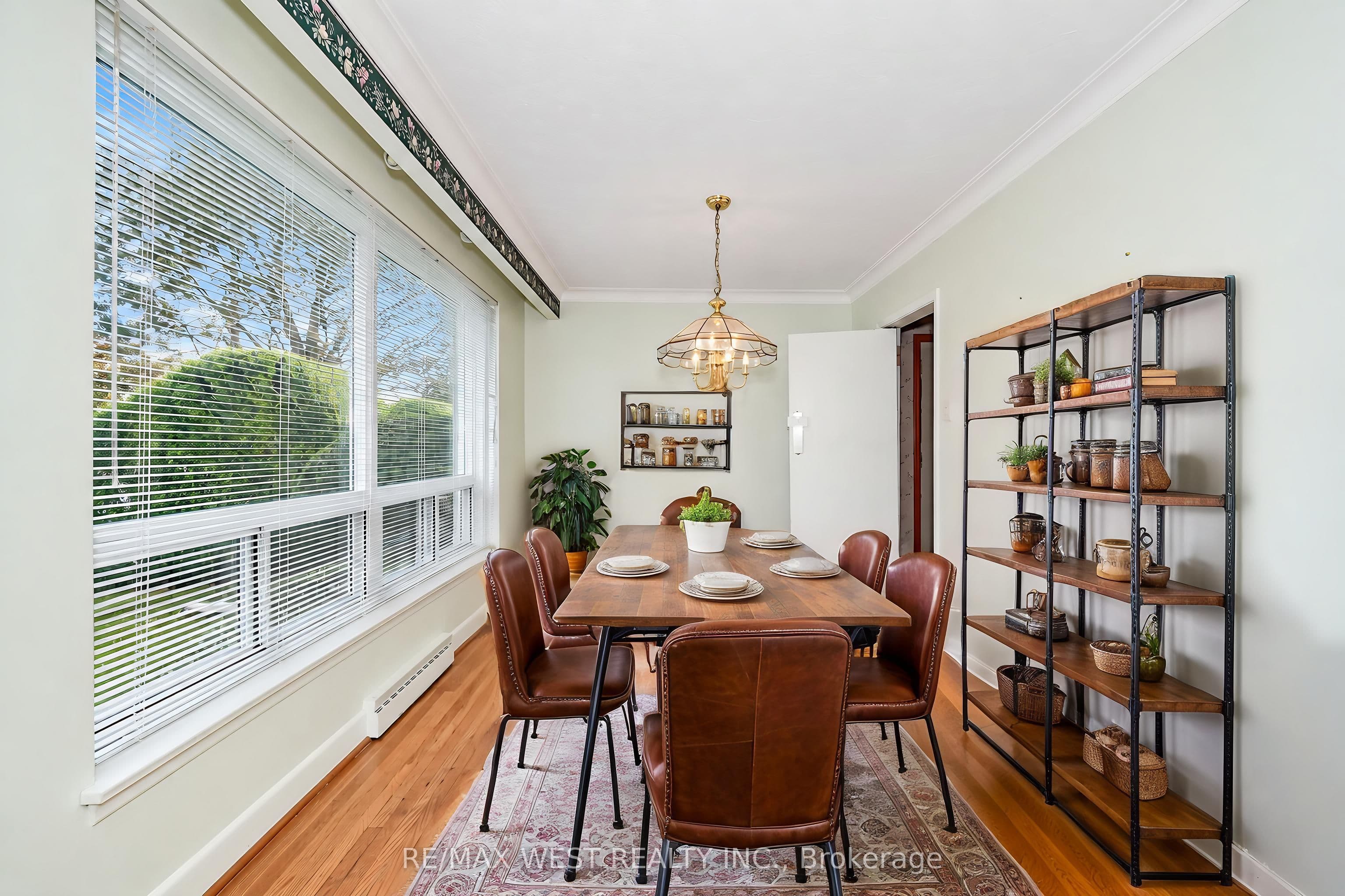 215 Acton Avenue, Toronto, ON M3H 4H8