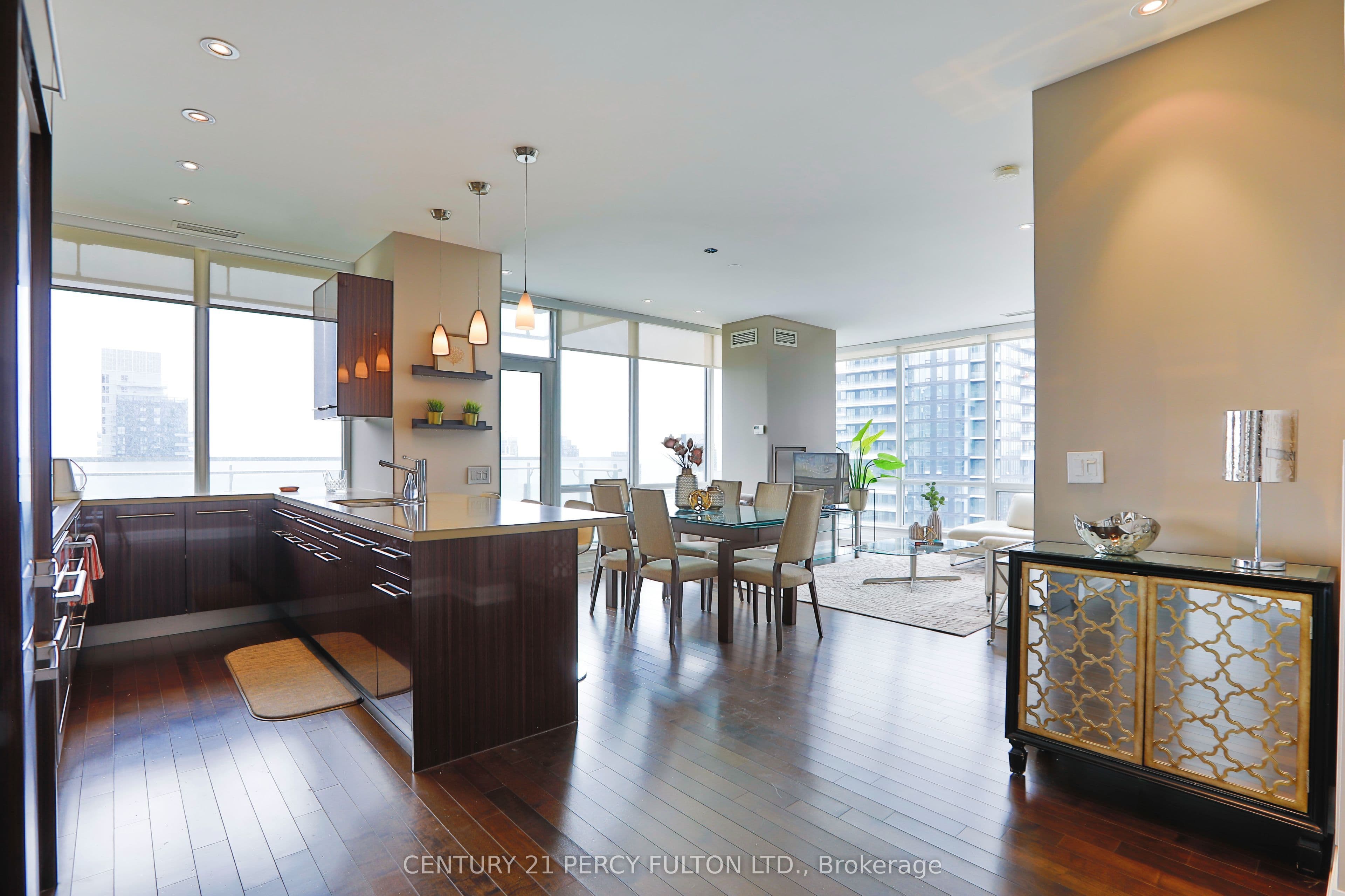 80 John Street 4002, Toronto, ON M5V 3X4