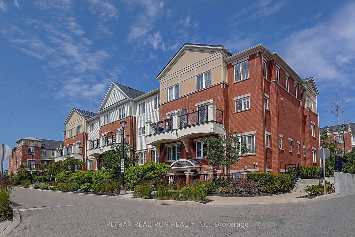 2492 Post Road 16, Oakville, ON L6H 0G6