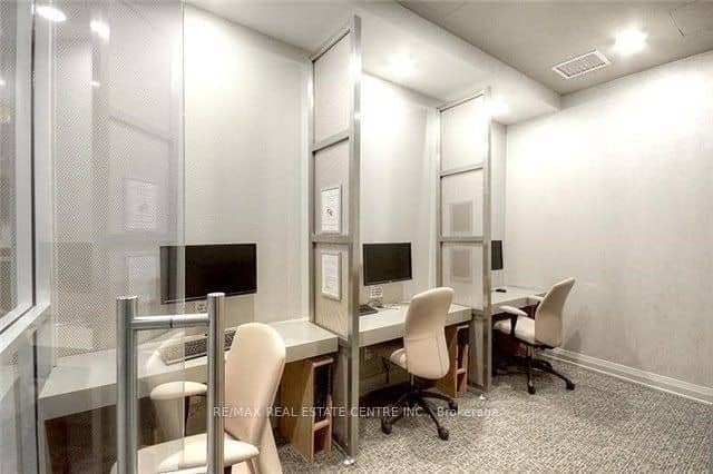 763 Bay Street 4012, Toronto, ON M5G 2R3