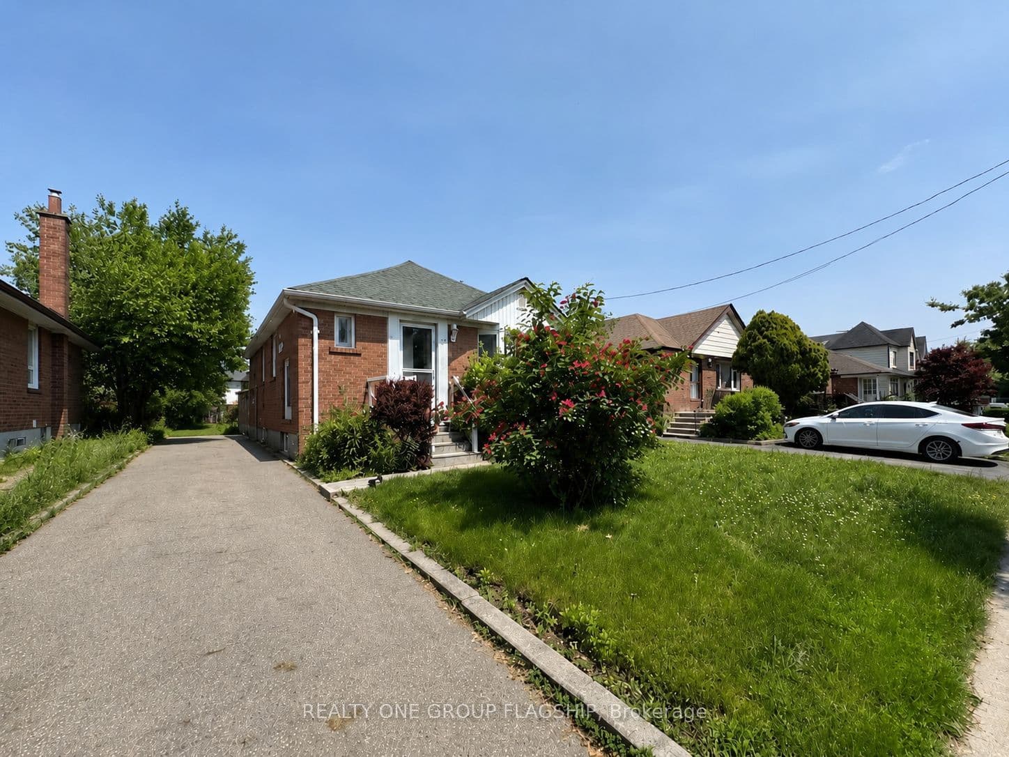 102 Edgecroft Road, Toronto, ON M8Z 2C3