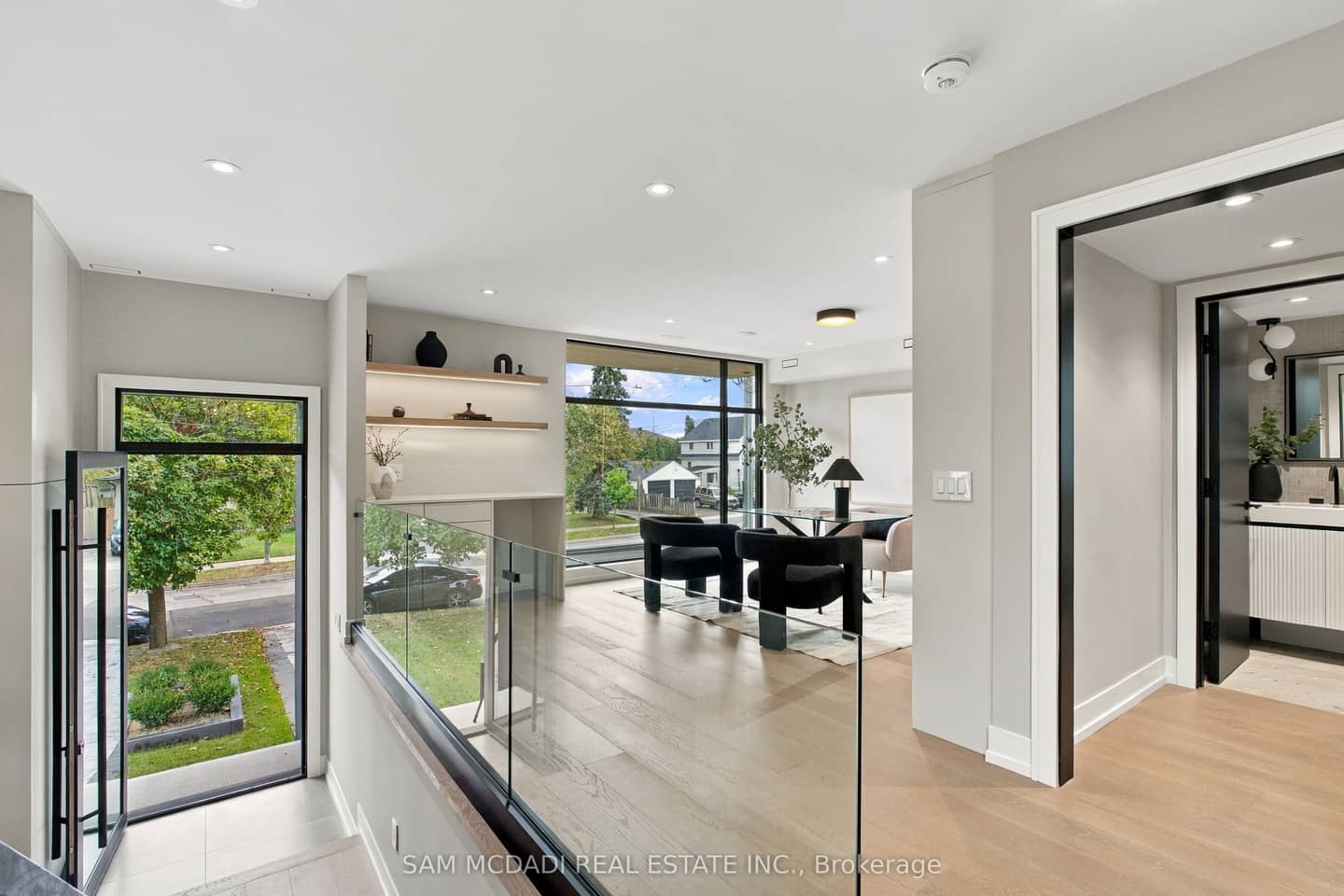 957 Halliday Avenue, Mississauga, ON L5E 1P4