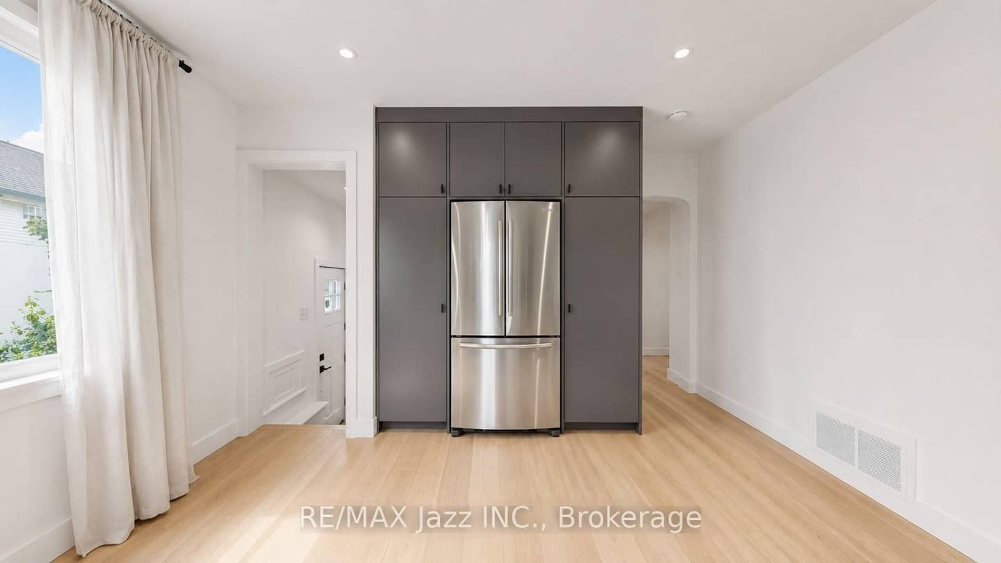 388 Eagle Street, Newmarket, ON L3Y 1K4
