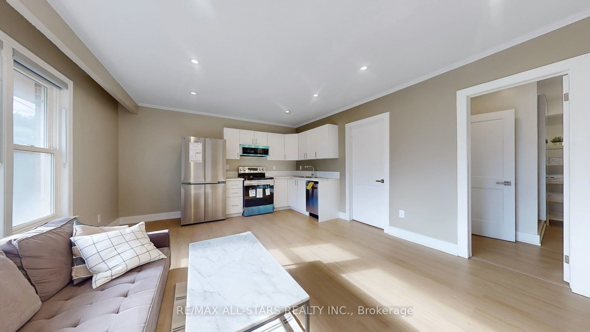 105 Betty Ann Drive, Toronto, ON M2N 1X1