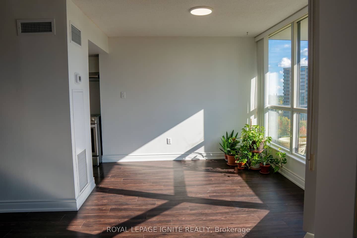 5 Rowntree Road 1010, Toronto, ON M9V 5G9