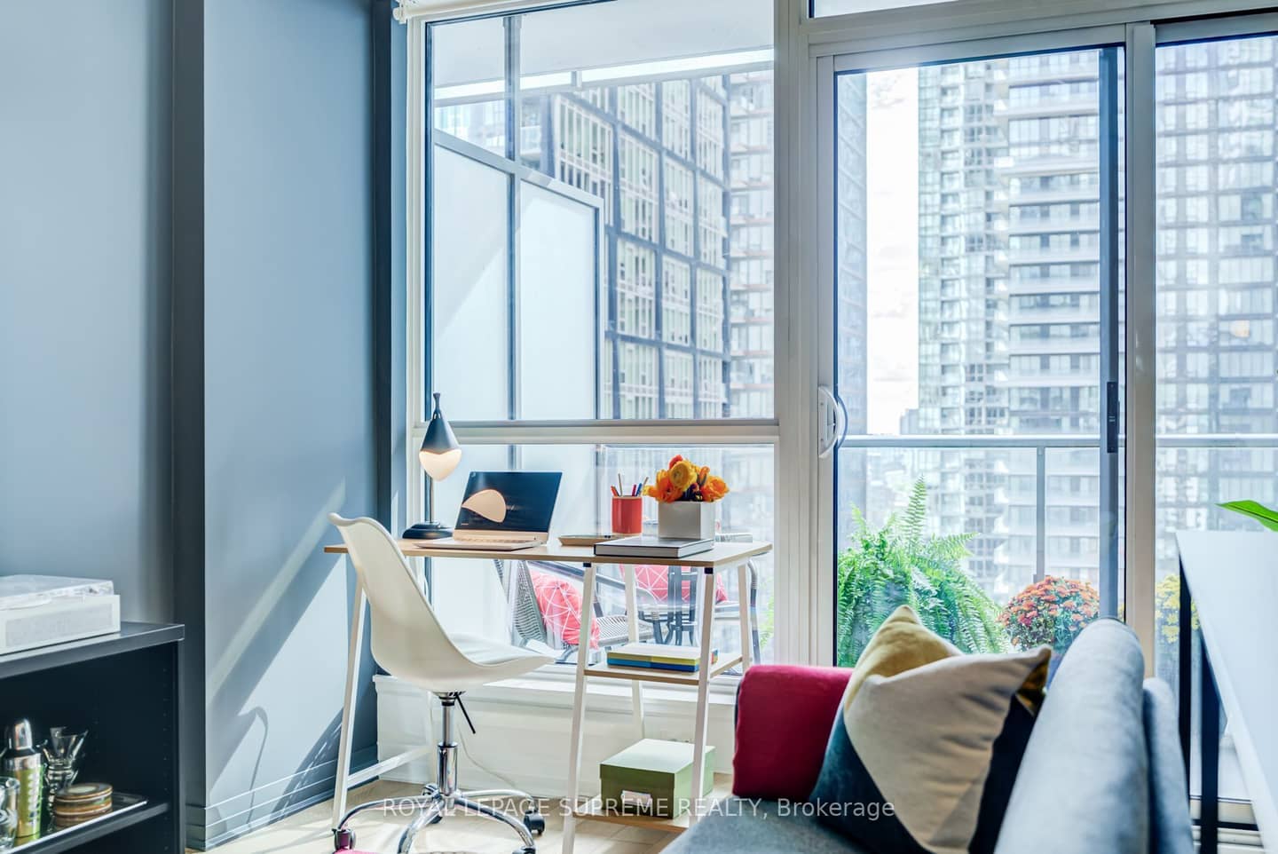 8 Mercer Street 1710, Toronto, ON M5V 0C4