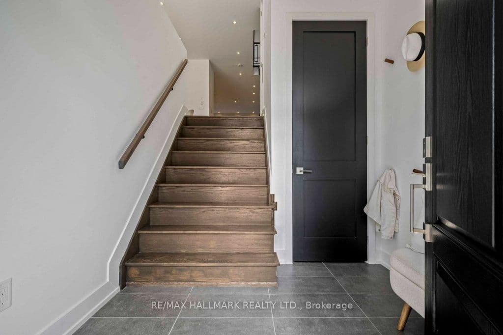 77 Benson Avenue, Richmond Hill, ON L4C 4E5