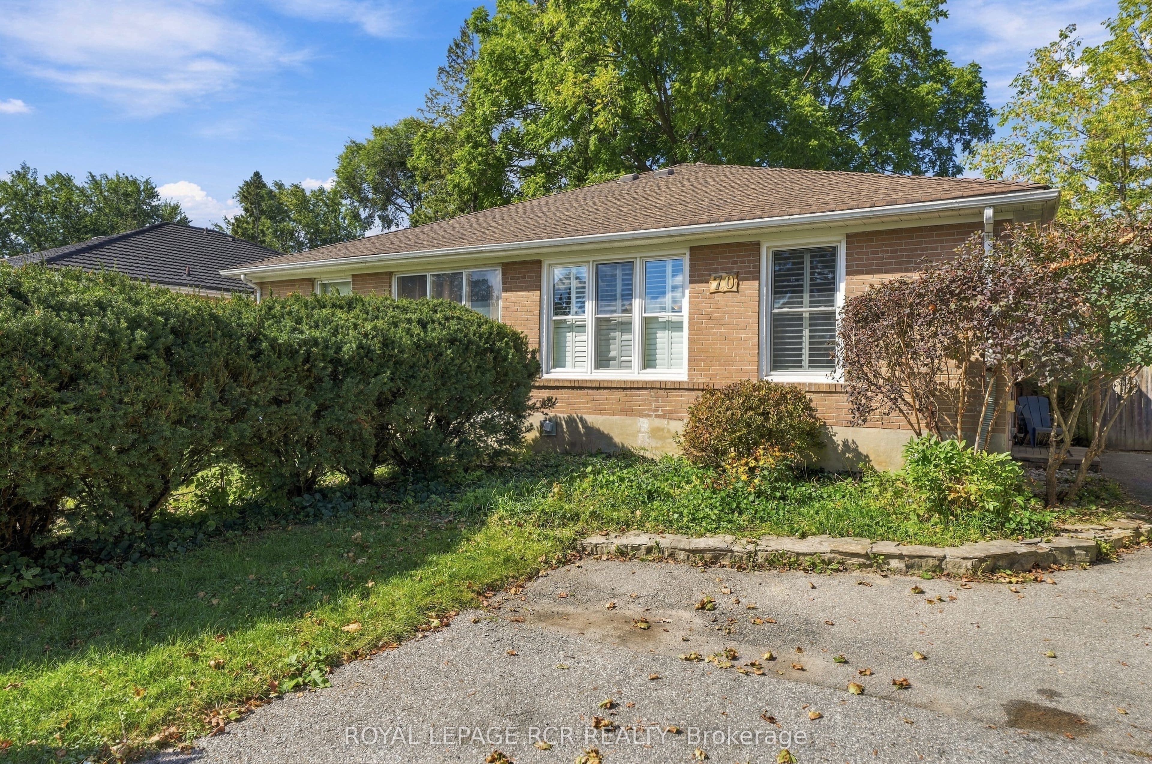 70 Tecumseh Drive, Aurora, ON L4G 2X4