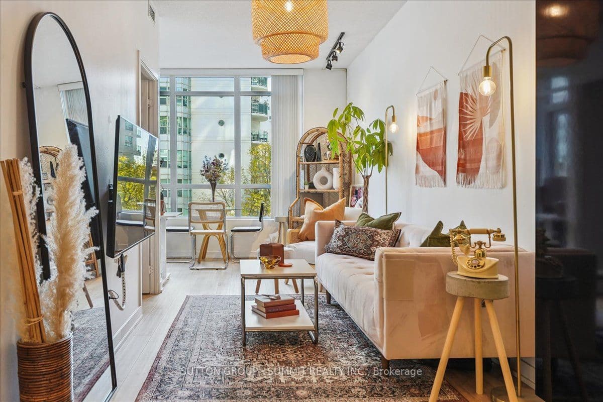 38 Dan Leckie Way 515, Toronto, ON M5V 2V6