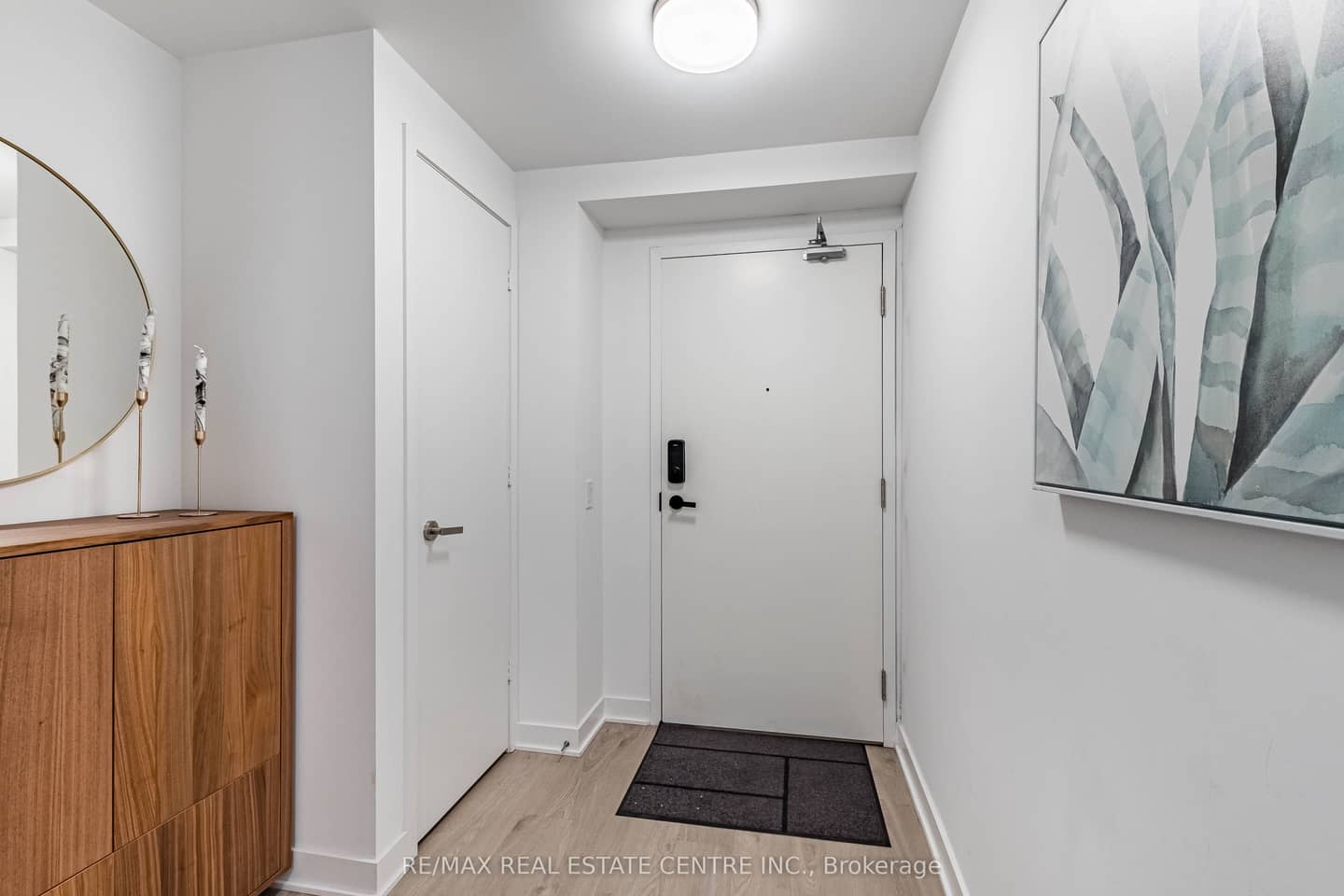 3900 Confederation Parkway 5707, Mississauga, ON L5B 0M3