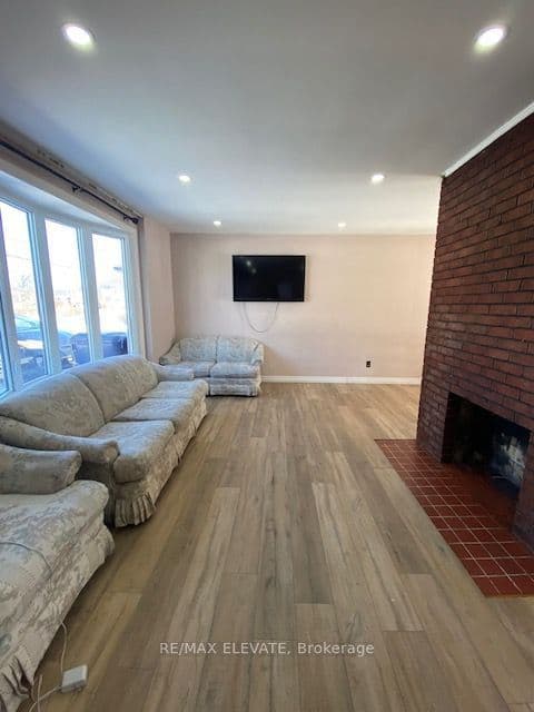 39 Cornwallis Drive, Toronto, ON M1P 1H1