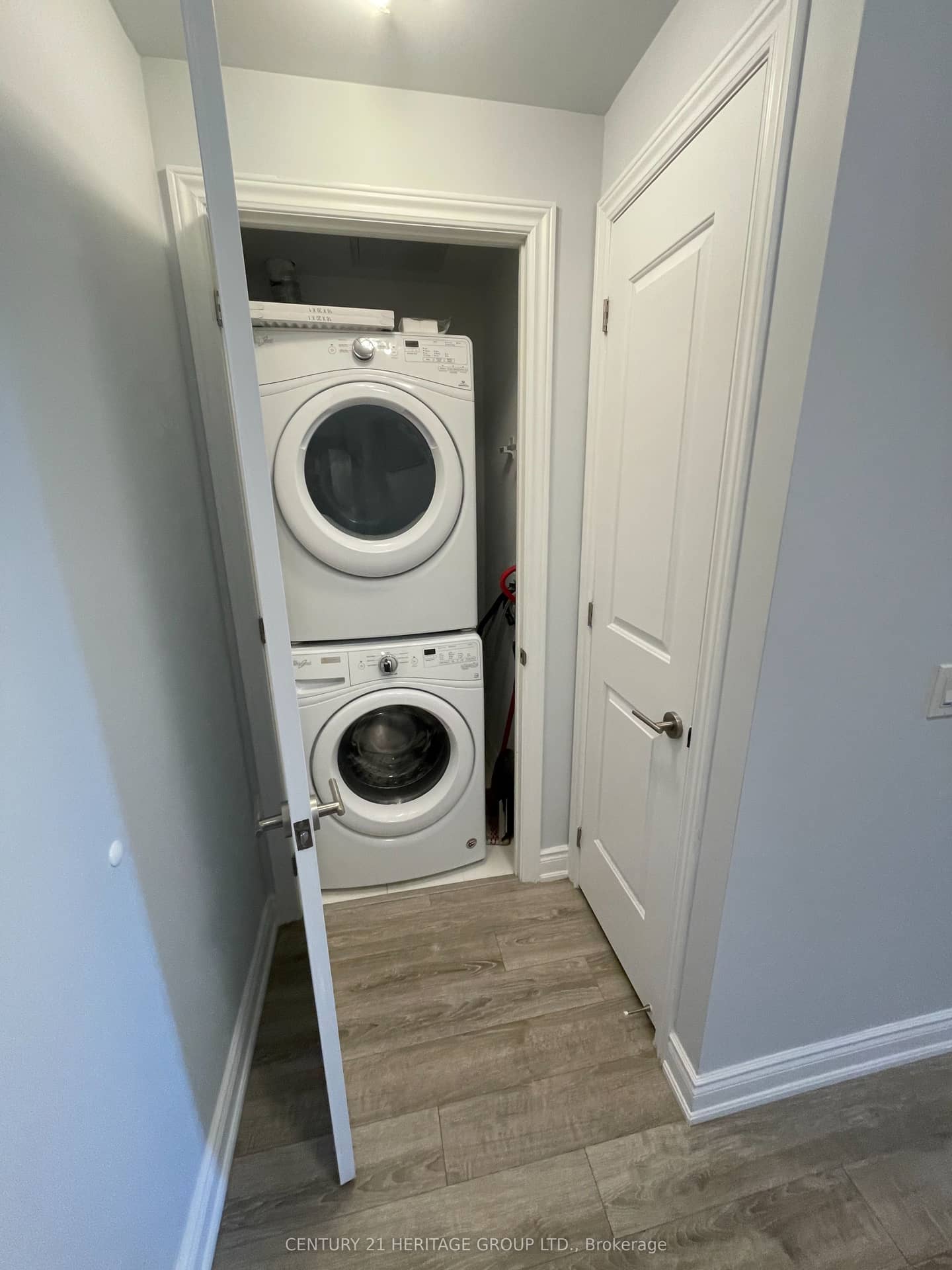 9618 Yonge Street 201, Richmond Hill, ON L4C 0X5