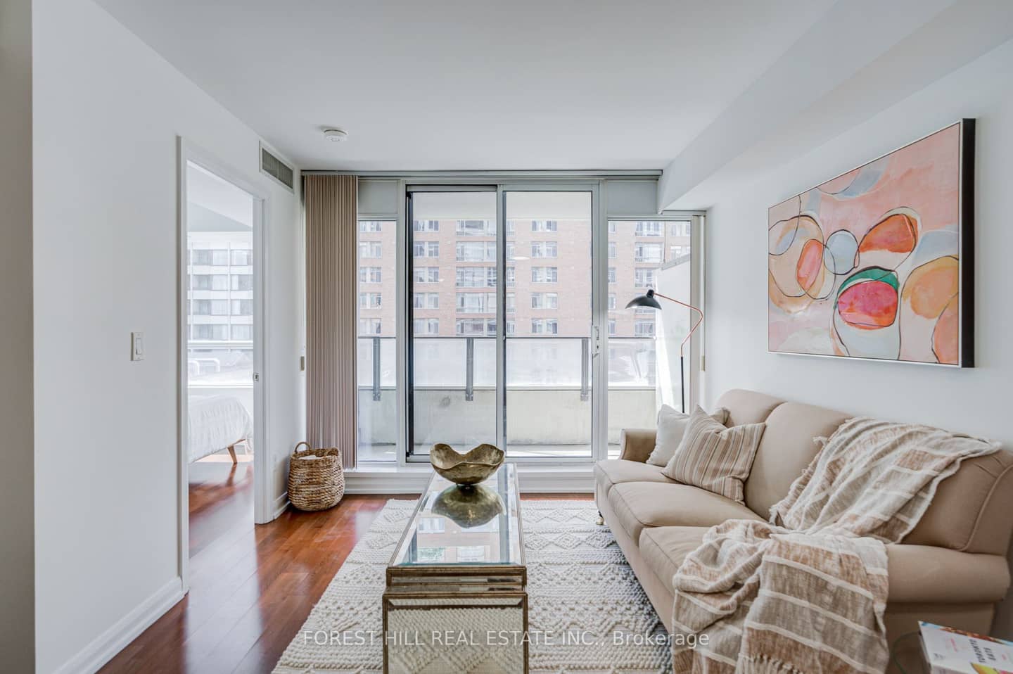 111 Elizabeth Street 917, Toronto, ON M5G 1P7
