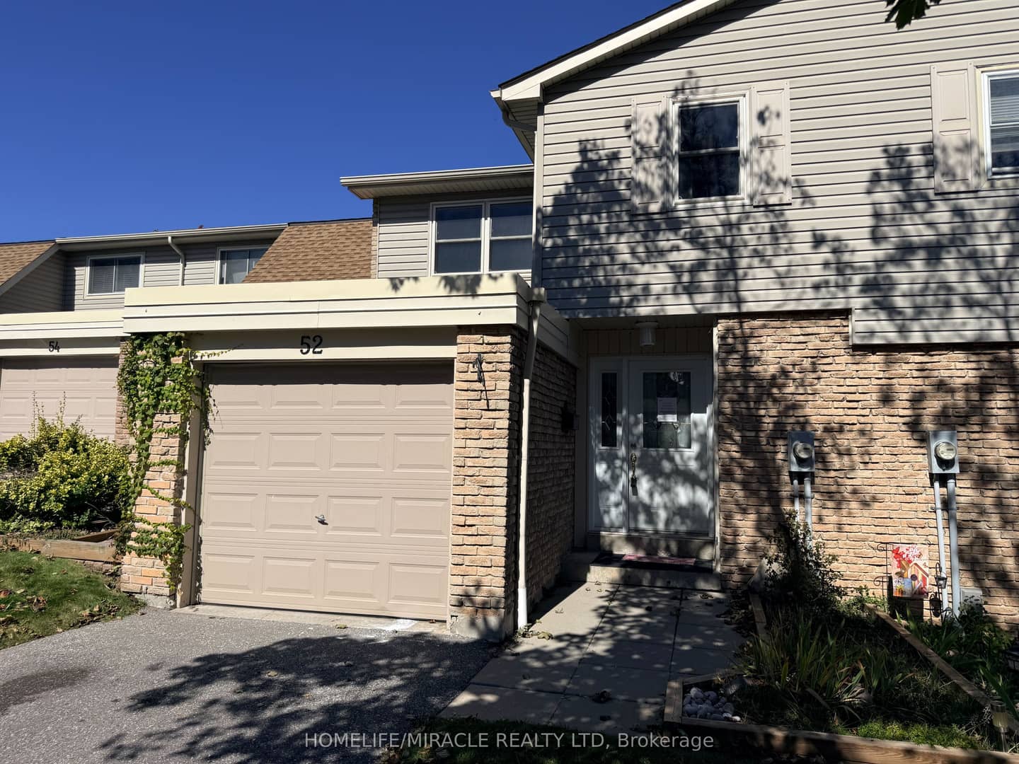 52 Robbie Crescent, Ajax, ON L1S 3N2