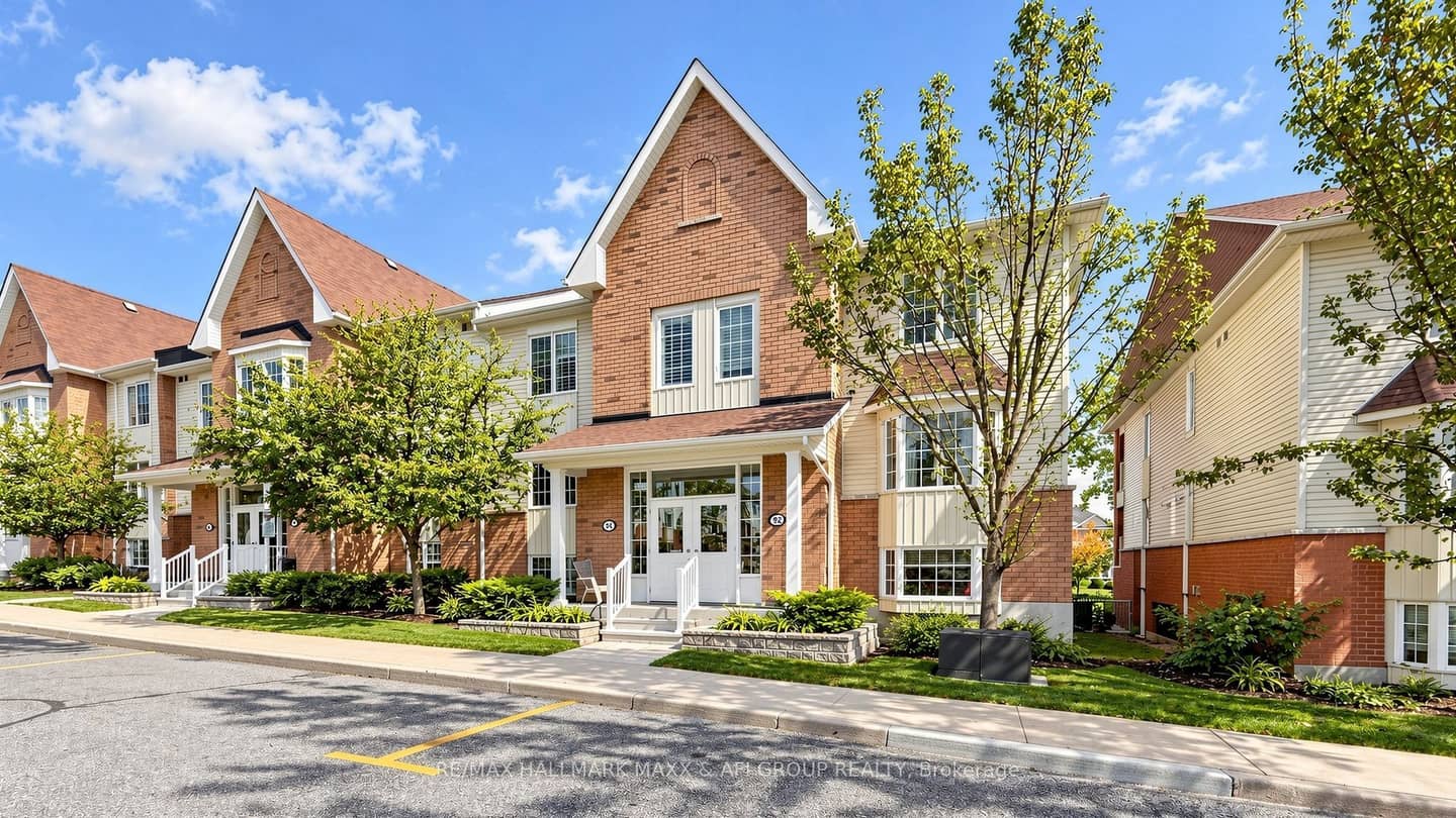 92 Petra Way 2, Whitby, ON L1R 0A3