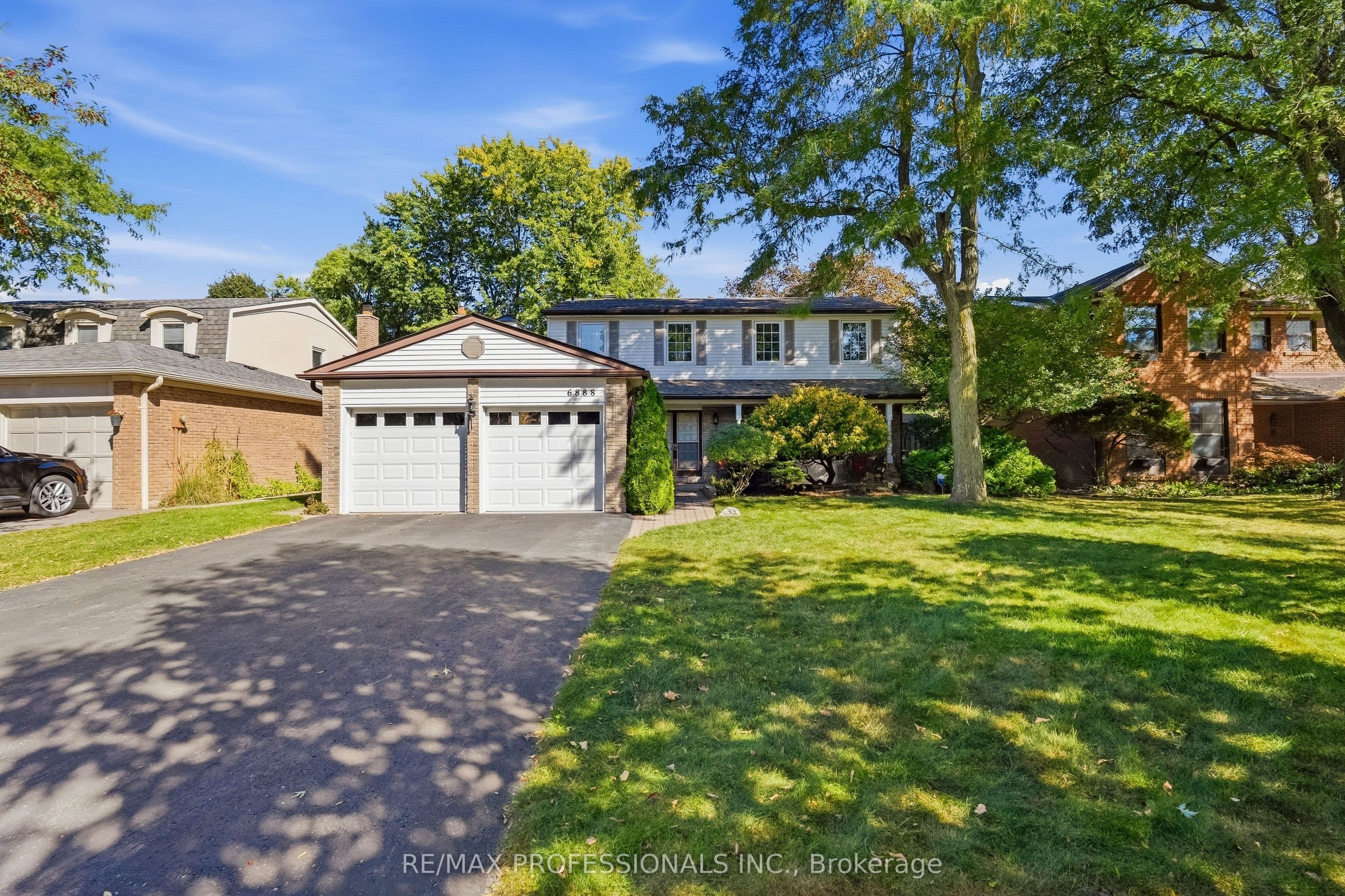 6888 Barrisdale Drive, Mississauga, ON L5N 2H4