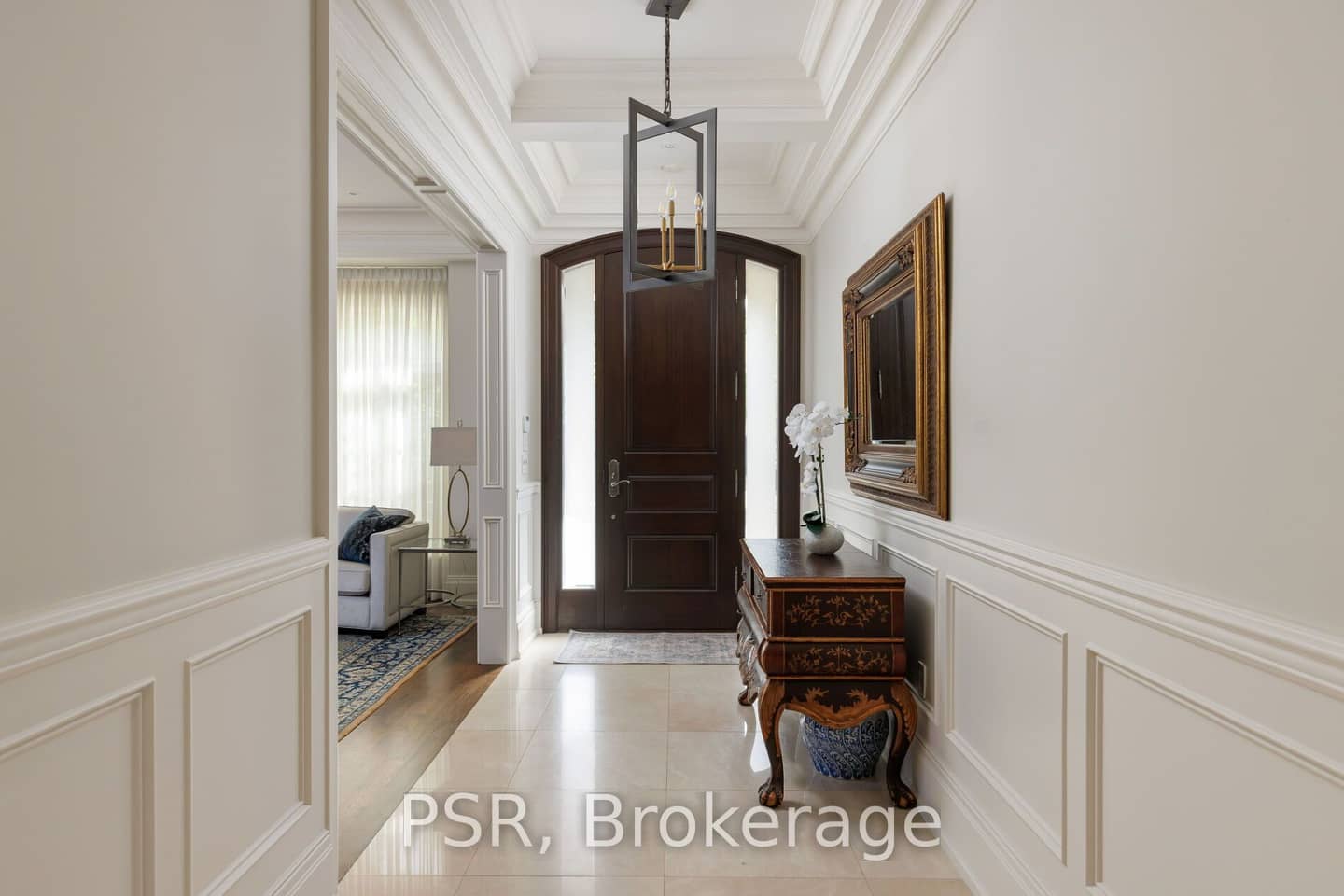 94 Munro Boulevard, Toronto, ON M2P 1C4
